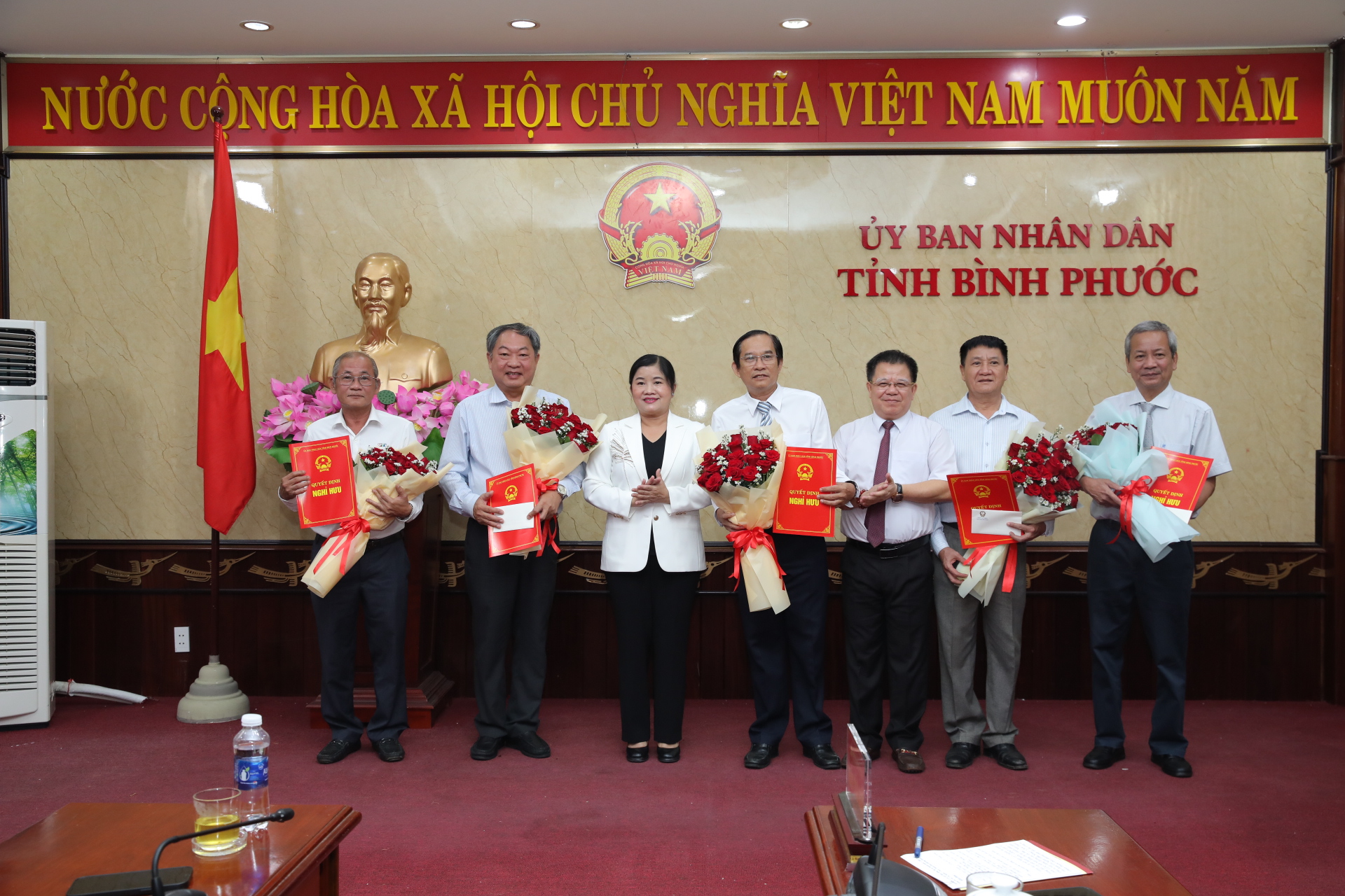 Bình Phước có 17 lãnh đạo nghỉ hưu trước tuổi theo quy định mới- Ảnh 1. Bình Phước có 17 lãnh đạo nghỉ hưu trước tuổi theo quy định mới- Ảnh 1.