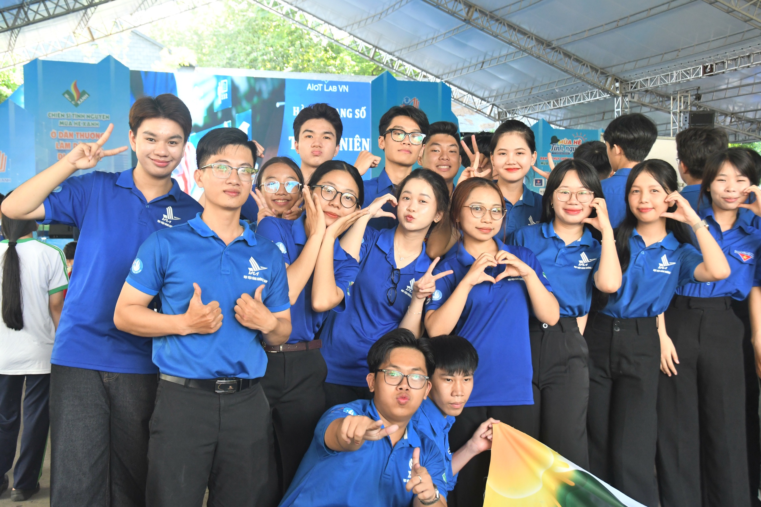 Dàn hoa hậu, người nổi tiếng ‘cháy’ hết mình với Mùa hè xanh - Ảnh 5.