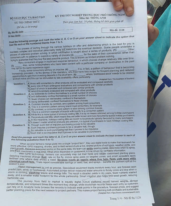 'Vì sao đề thi tiếng Anh tốt nghiệp THPT in chữ nhỏ vậy?' - Ảnh 1.