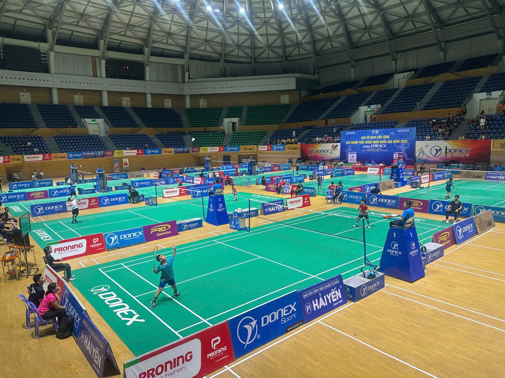 Ho Či Minovo Město na národním turnaji mládeže v badmintonu získalo 5 zlatých medailí - Foto 1. TP.HCM xuất sắc giành 5 HCV giải cầu lông các nhóm tuổi thiếu niên quốc gia- Ảnh 1.