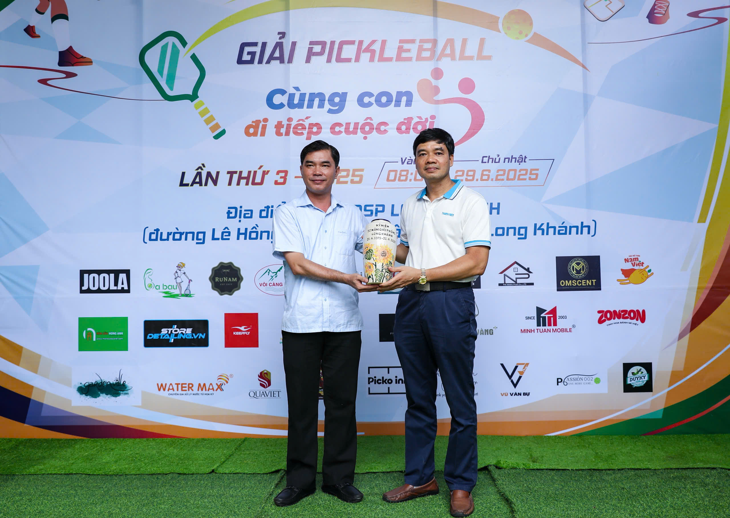 Trao trực tiếp 150 triệu đồng tại giải pickleball 'Cùng con đi tiếp cuộc đời' lần 3- Ảnh 23. Trao trực tiếp 150 triệu đồng tại giải pickleball 'Cùng con đi tiếp cuộc đời' lần 3- Ảnh 23.