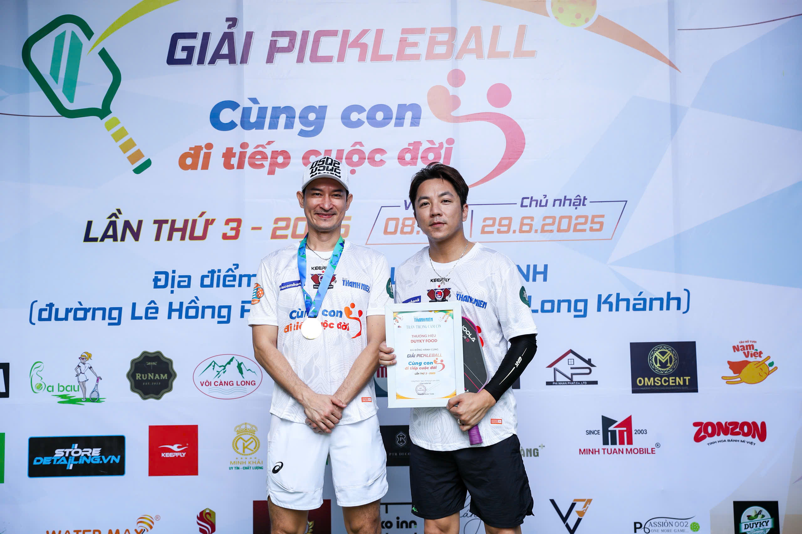 Trao trực tiếp 150 triệu đồng tại giải pickleball 'Cùng con đi tiếp cuộc đời' lần 3- Ảnh 22. Trao trực tiếp 150 triệu đồng tại giải pickleball 'Cùng con đi tiếp cuộc đời' lần 3- Ảnh 22.