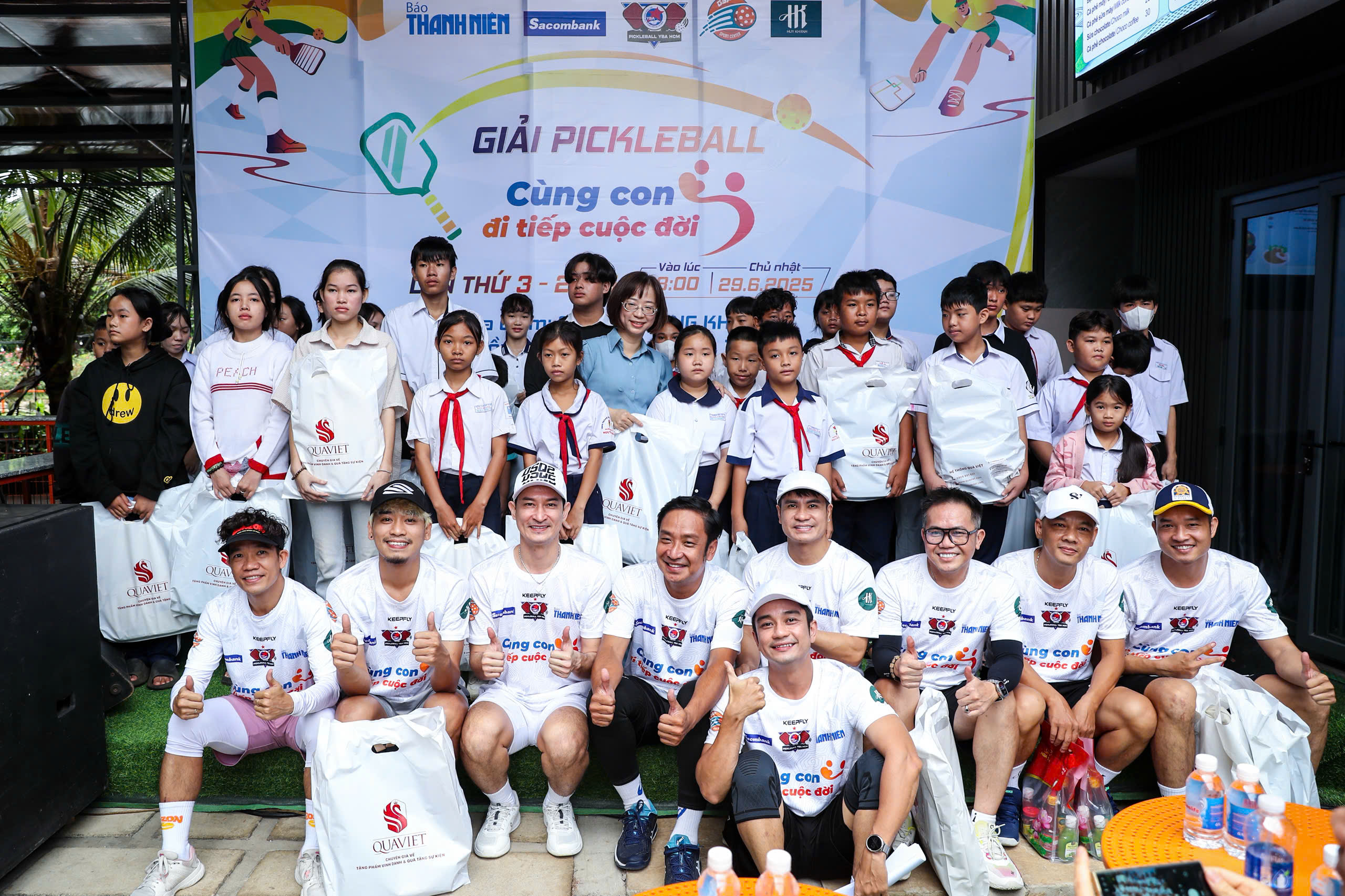 Trao trực tiếp 150 triệu đồng tại giải pickleball 'Cùng con đi tiếp cuộc đời' lần 3- Ảnh 14. Trao trực tiếp 150 triệu đồng tại giải pickleball 'Cùng con đi tiếp cuộc đời' lần 3- Ảnh 14.