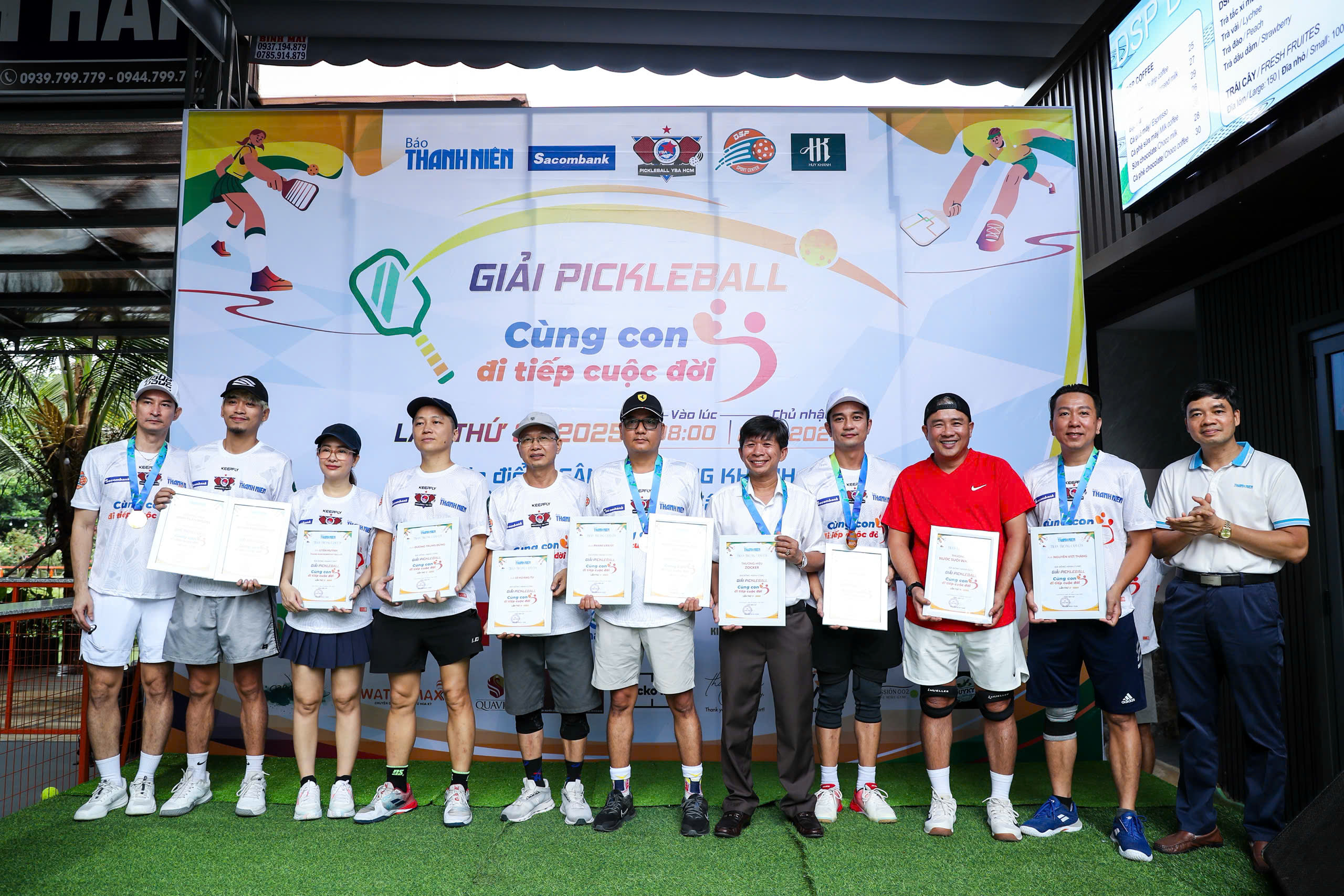 Trao trực tiếp 150 triệu đồng tại giải pickleball 'Cùng con đi tiếp cuộc đời' lần 3- Ảnh 20. Trao trực tiếp 150 triệu đồng tại giải pickleball 'Cùng con đi tiếp cuộc đời' lần 3- Ảnh 20.