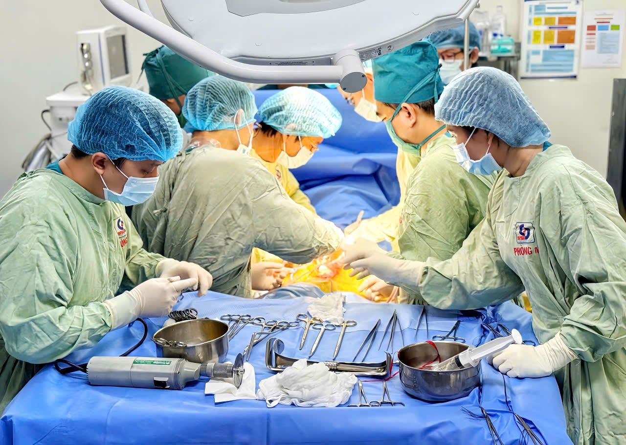Bệnh viện Nhân dân Gia Định: Trắng đêm hồi sinh 3 sự sống từ người hiến tạng - Ảnh 2.