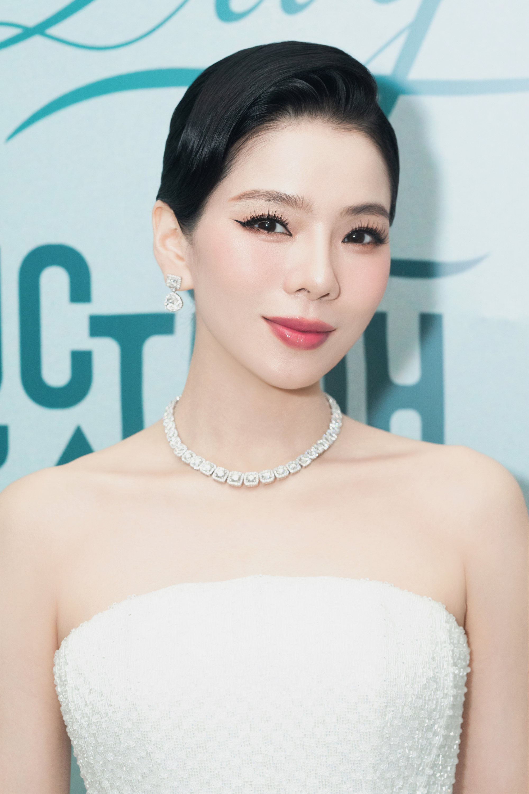 Lệ Quyên không ngại 'đối thủ' xứng tầm- Ảnh 2. Lệ Quyên không ngại 'đối thủ' xứng tầm- Ảnh 2.