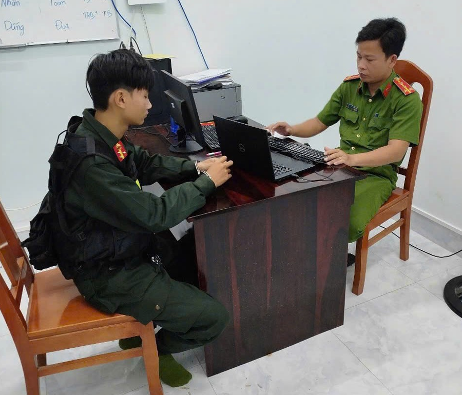 Bình Thuận bắt quả tang vụ giả danh cảnh sát để vòi tiền người dân - Ảnh 2.