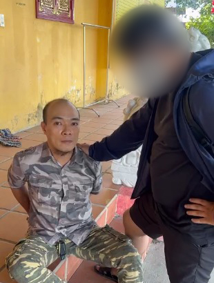 Trà trộn vào thánh điện để trộm cắp vòng vàng trên bàn thờ- Ảnh 1. Trà trộn vào cơ sở thờ tự để trộm cắp vòng vàng - Ảnh 2.