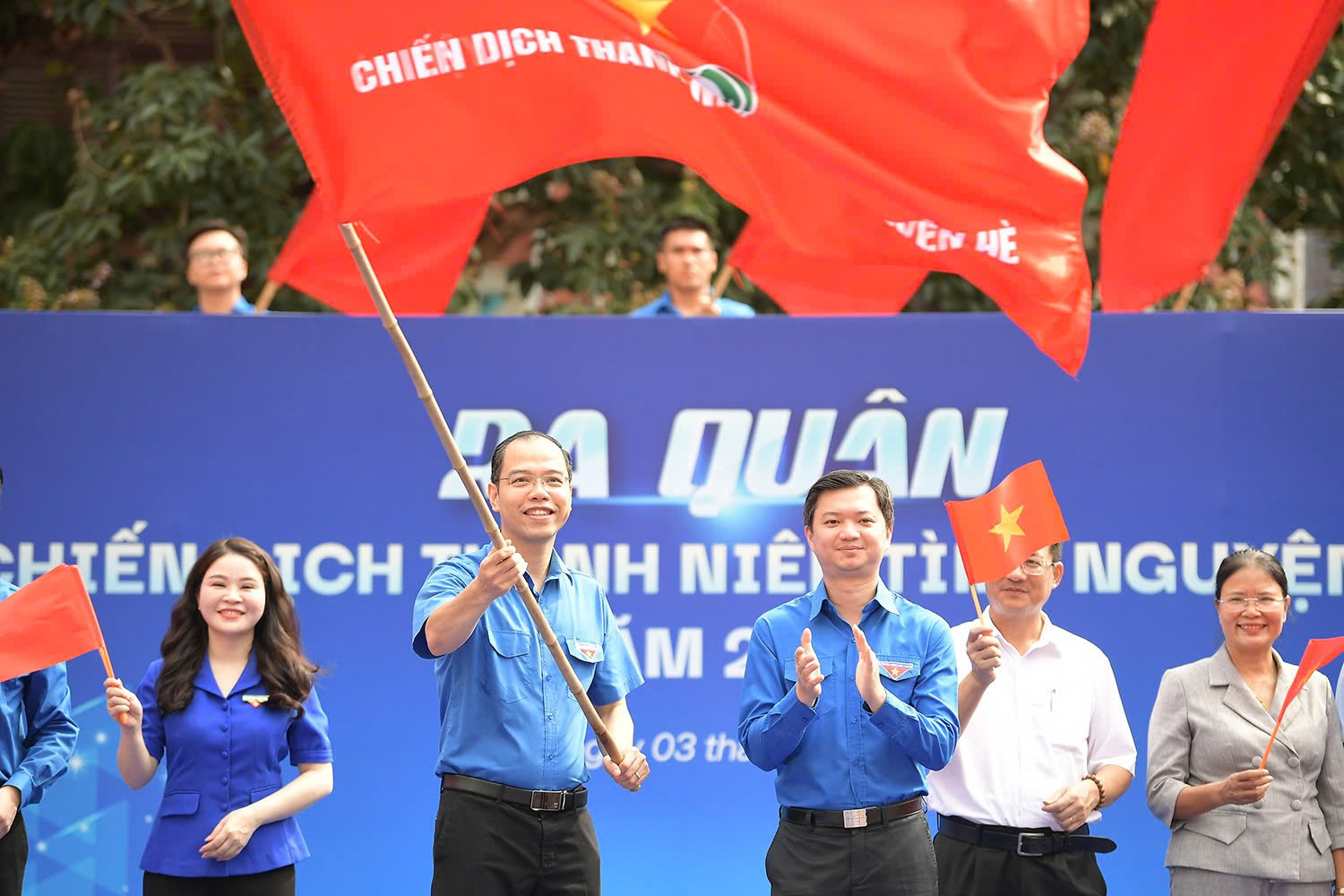 Thanh niên tình nguyện hỗ trợ cải cách thủ tục hành chính trong giai đoạn sắp xếp bộ máy Thanh niên tình nguyện hỗ trợ cải cách thủ tục hành chính trong giai đoạn sắp xếp bộ máy