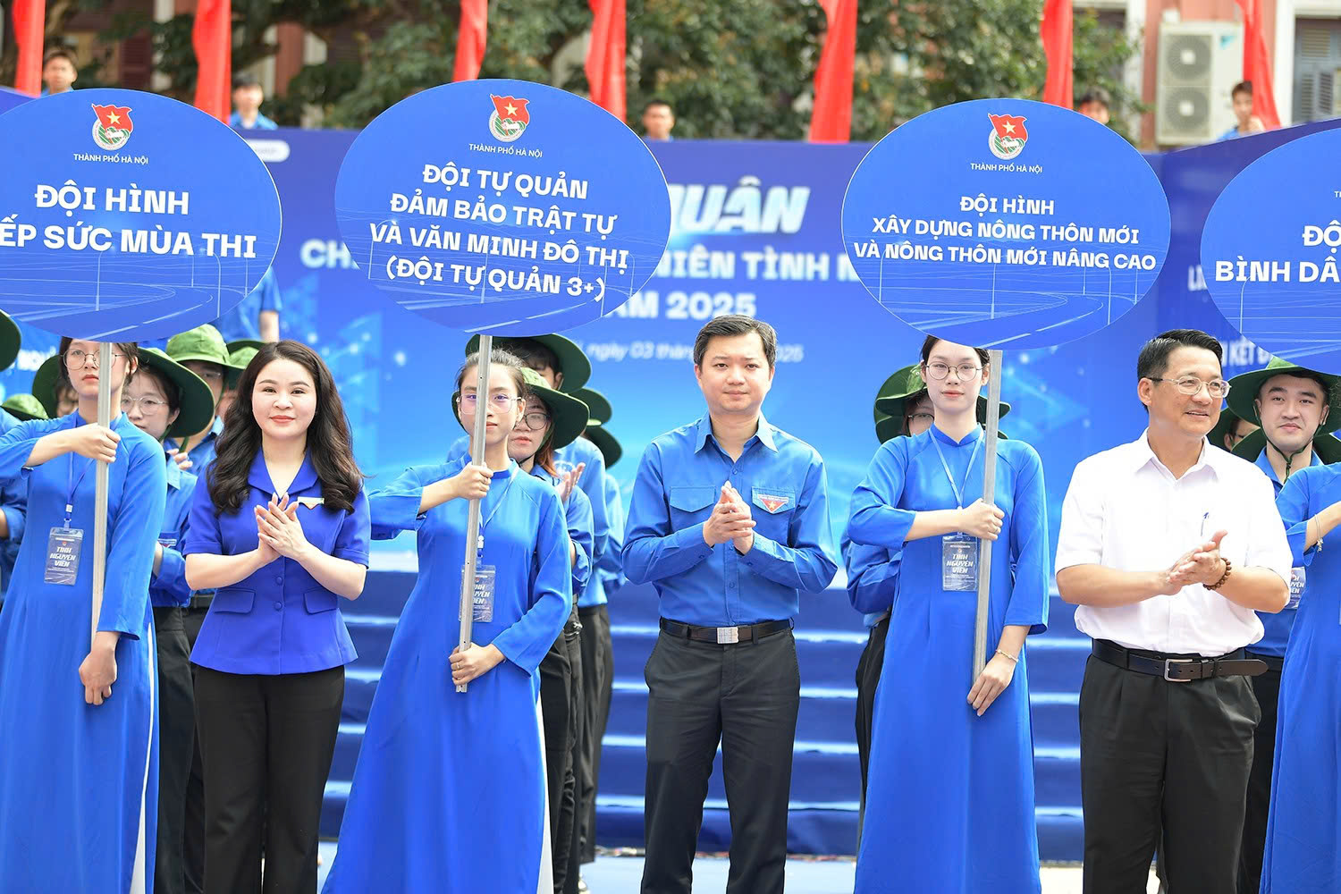 Chiến dịch thanh niên tình nguyện hè 2025 tại Hà Nội: Hành động vì cộng đồng - Ảnh 2. Chiến dịch thanh niên tình nguyện hè 2025 tại Hà Nội: Hành động vì cộng đồng - Ảnh 2.