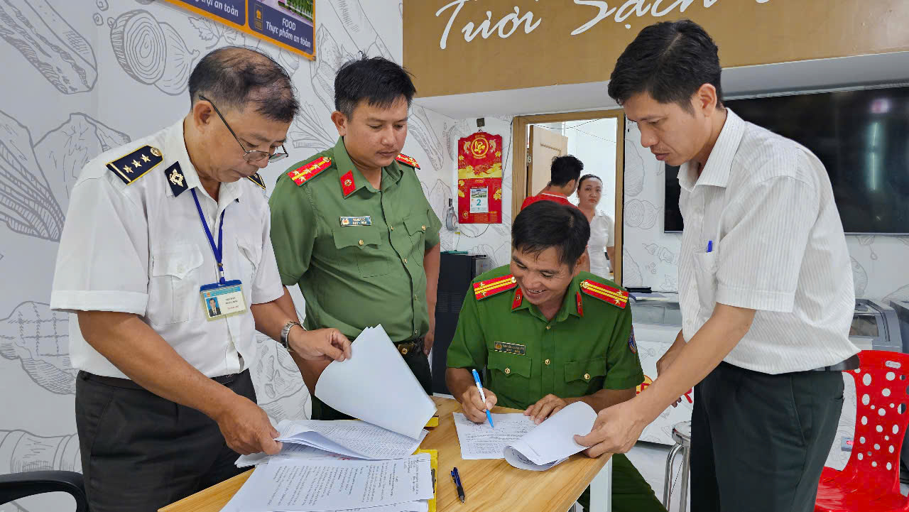 Vụ Công ty C.P bị tố ‘bán thịt bẩn’: Công bố kết quả kiểm tra - Ảnh 1. Vụ Công ty C.P bị tố ‘bán thịt bẩn’: Công bố kết quả kiểm tra - Ảnh 1.