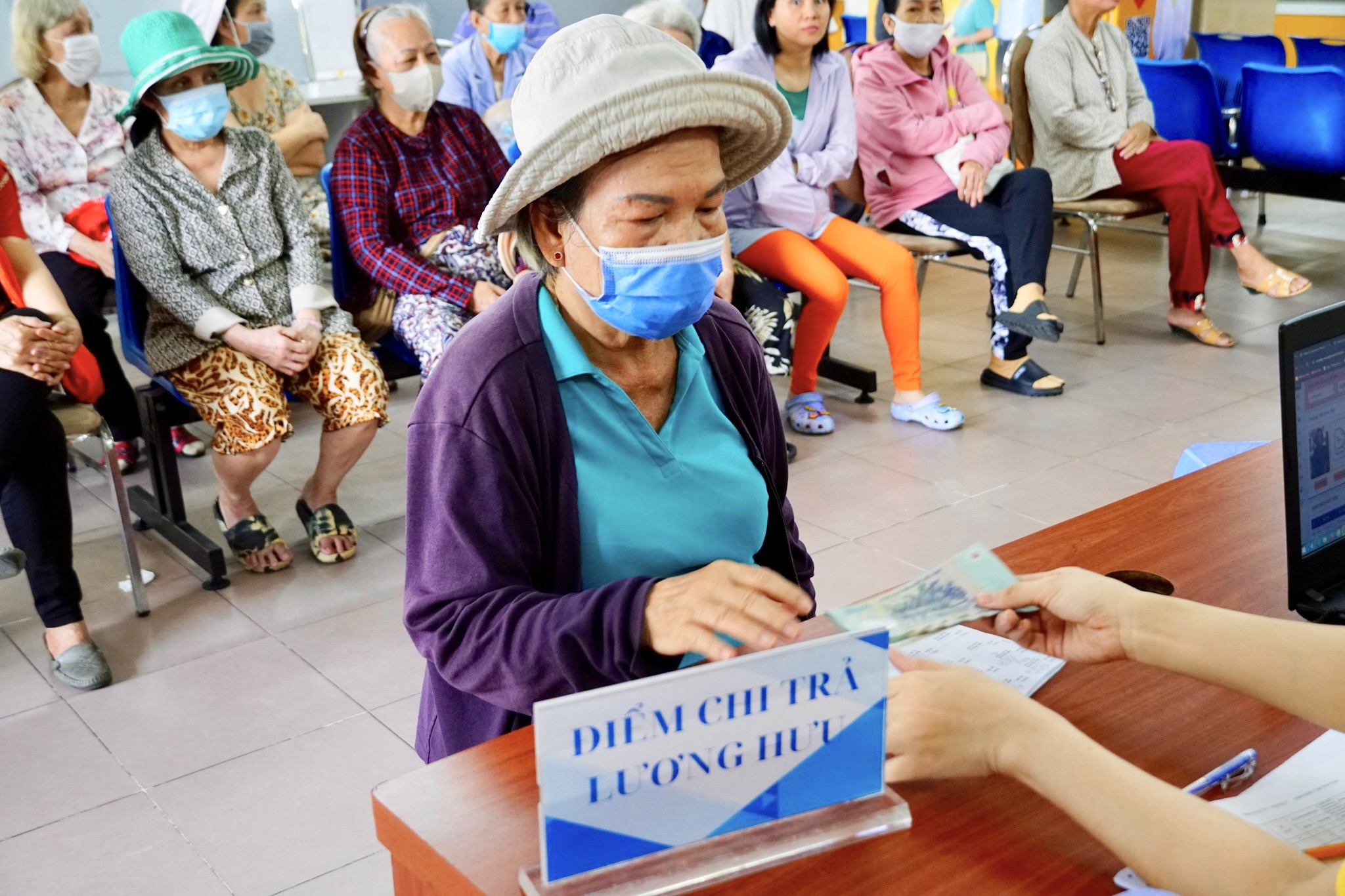 Từ 1.7.2025: Các chế độ BHXH bị ảnh hưởng khi chuyển sang ‘mức tham chiếu’ - Ảnh 1.