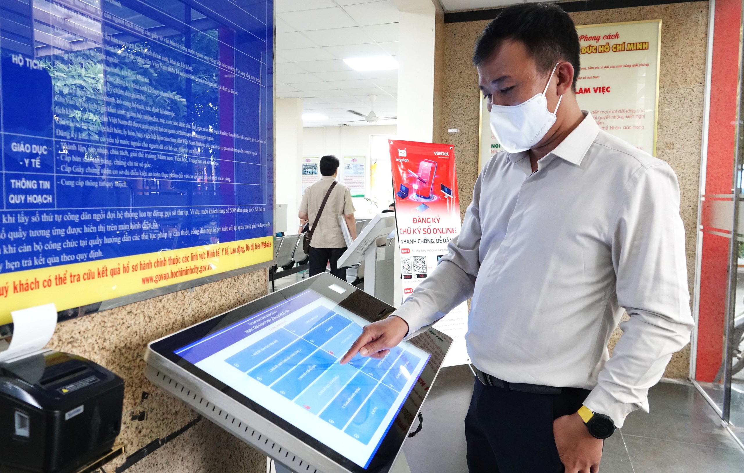 Người dân TP.HCM có thể nộp hồ sơ phi địa giới ngay trong năm 2025 - Ảnh 1.