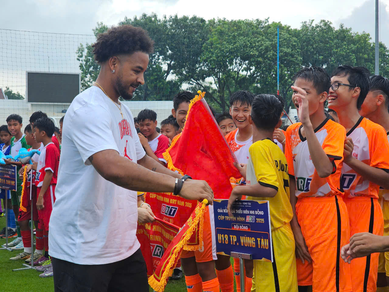Xuan Son caused a stir at the opening ceremony of the 2025 BRT ...