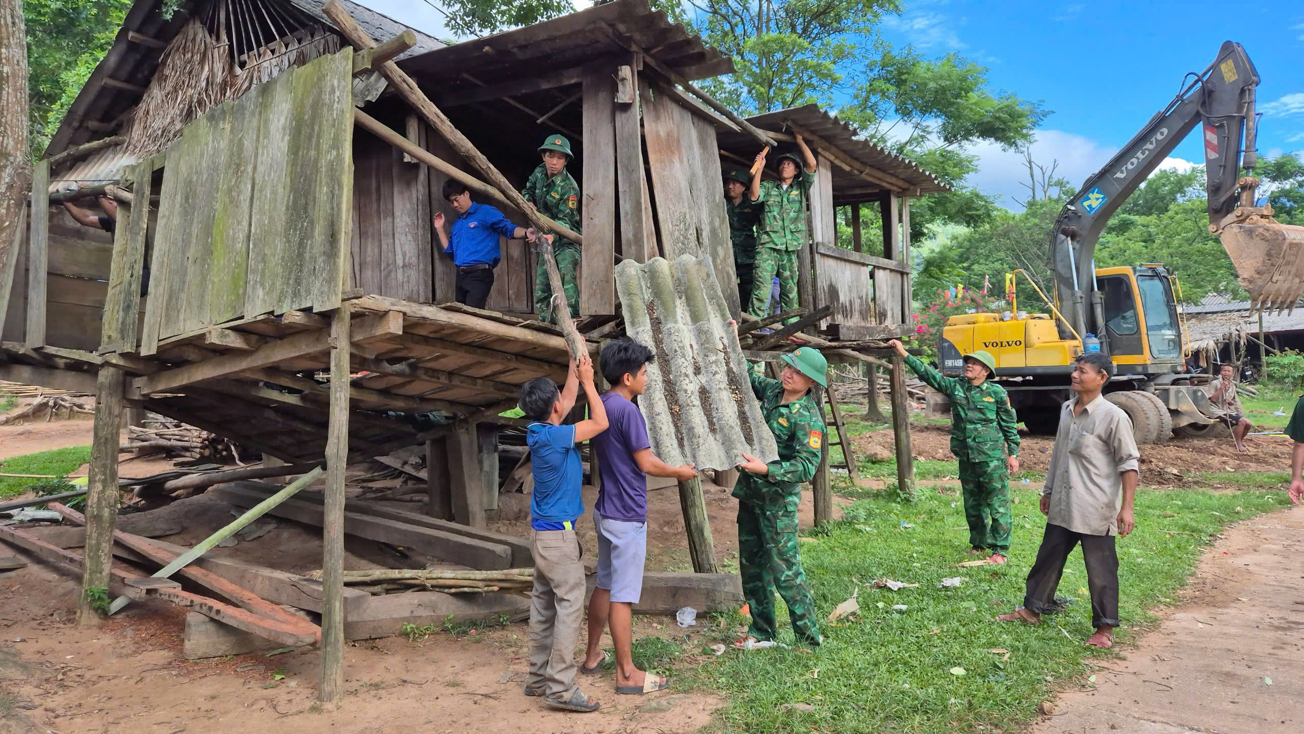 Đồng loạt khởi công hàng trăm ngôi nhà trên tuyến biên giới Quảng Bình- Ảnh 3.
