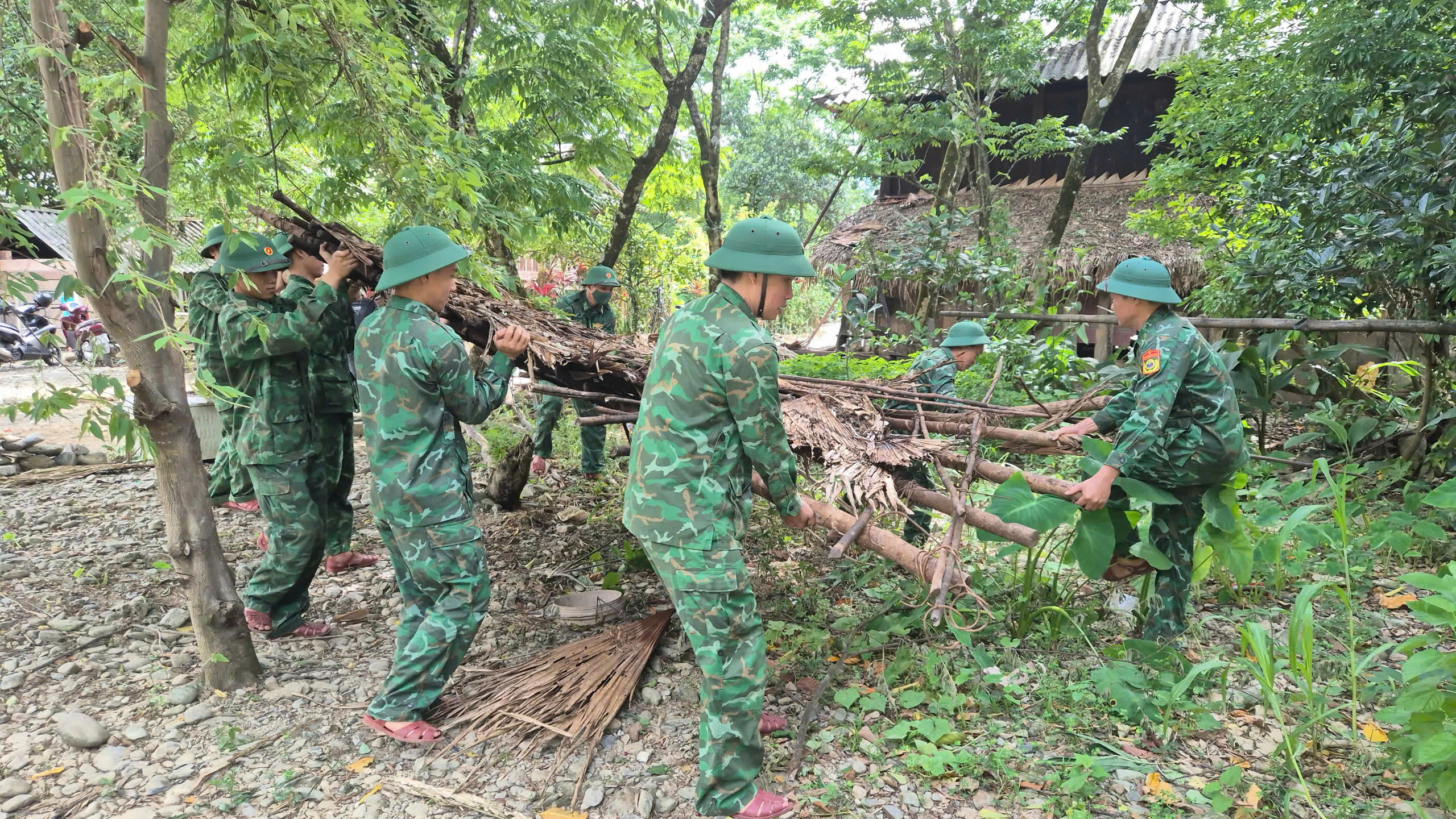 Đồng loạt khởi công hàng trăm ngôi nhà trên tuyến biên giới Quảng Bình- Ảnh 2.