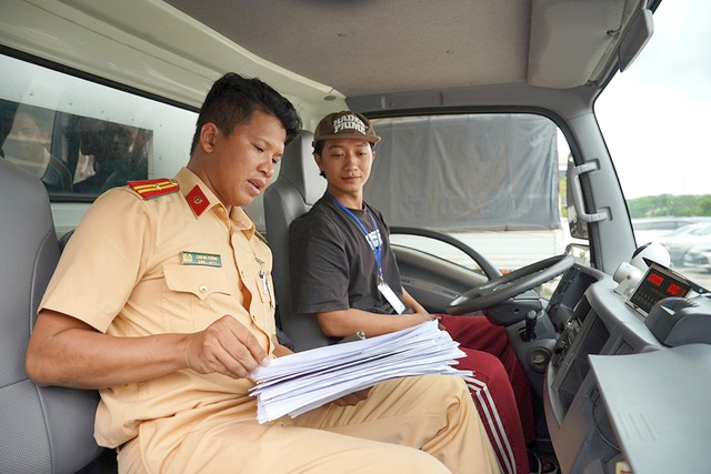 Thi bằng lái xe: Học thật, thi thật để giao thông an toàn hơn! Thi bằng lái xe: Học thật, thi thật để giao thông an toàn hơn!