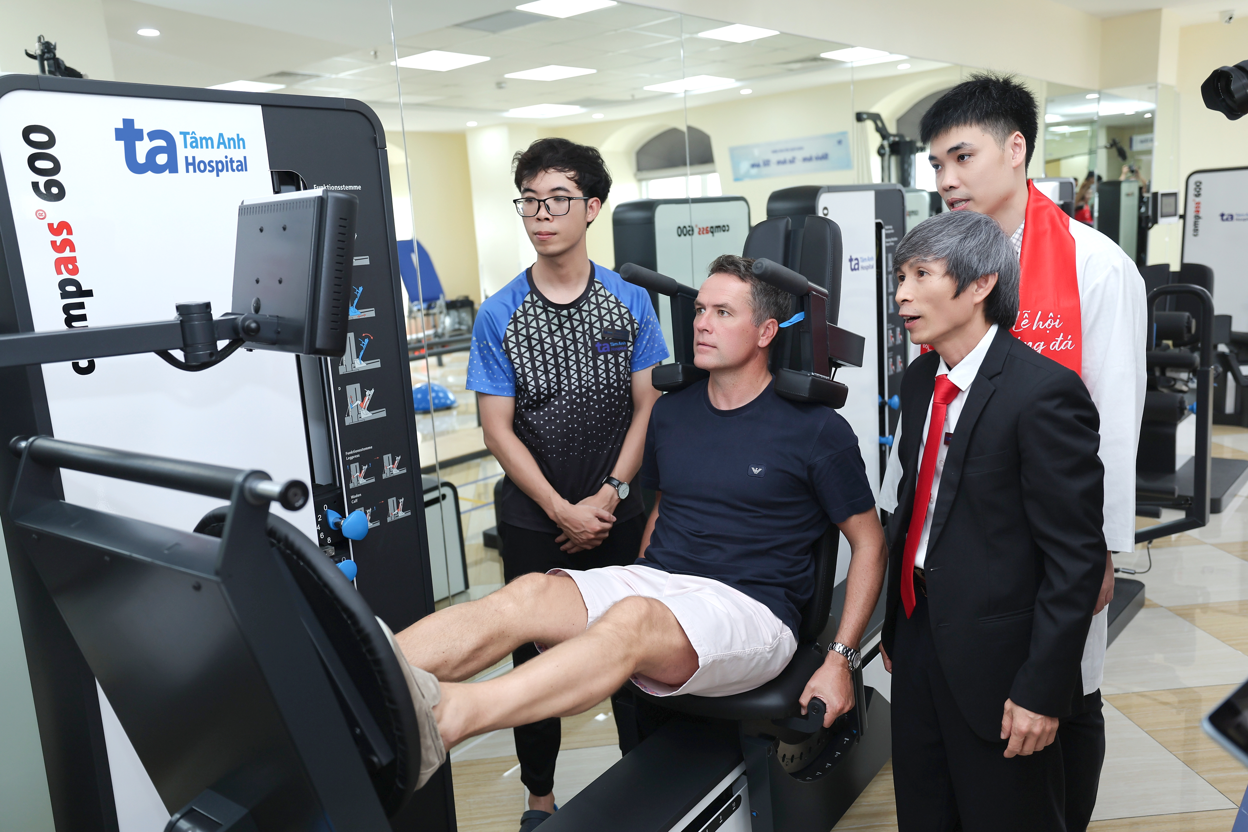 Dàn huyền thoại Ngoại hạng Anh ấn tượng với công nghệ y học thể thao BVĐK Tâm Anh- Ảnh 2. Dàn huyền thoại Ngoại hạng Anh ấn tượng với công nghệ y học thể thao BVĐK Tâm Anh- Ảnh 2.