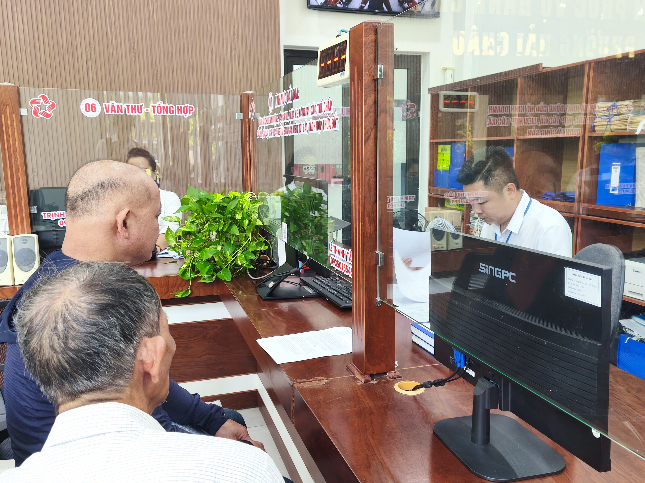 Đà Nẵng: Hoàn thành cập nhật cơ sở dữ liệu hơn 2.000 thủ tục hành chính- Ảnh 2. Đà Nẵng: Hoàn thành cập nhật cơ sở dữ liệu hơn 2.000 thủ tục hành chính- Ảnh 2.