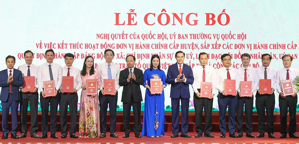 Hà Tĩnh điều động 20 cán bộ sở, ngành làm lãnh đạo các xã, phường Hà Tĩnh điều động 20 cán bộ sở, ngành làm lãnh đạo các xã, phường