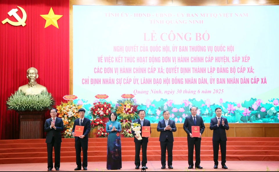 Quảng Ninh công bố sắp xếp 54 đơn vị hành chính, thành lập 2 đặc khu - Ảnh 2.