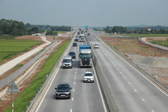 Đề xuất thu phí 13 tuyến cao tốc hoàn thành năm 2025 tại Việt Nam - Ảnh 1. Đề xuất thu phí 13 tuyến cao tốc hoàn thành năm 2025 tại Việt Nam - Ảnh 1.