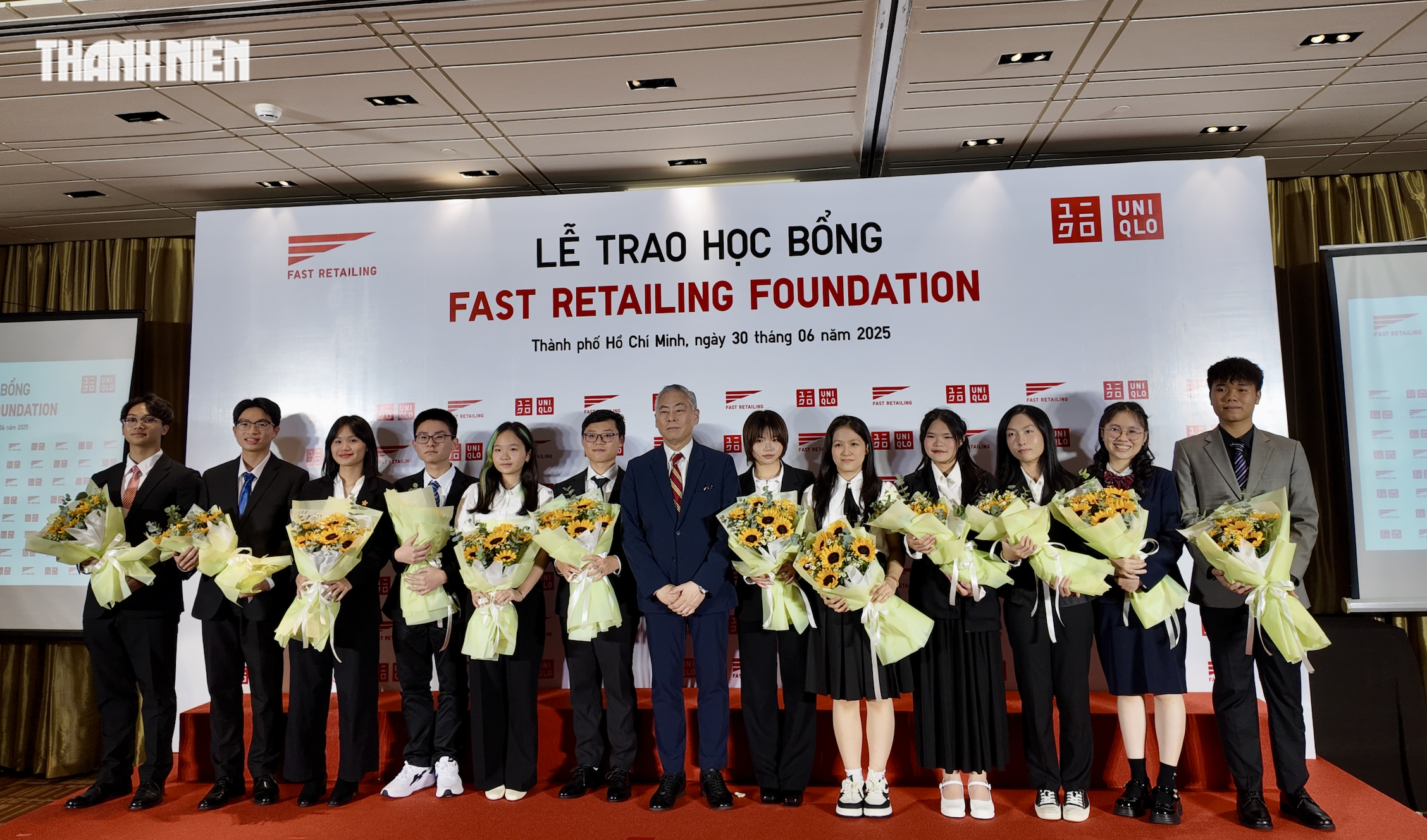 12 Gương mặt trẻ nhận học bổng toàn phần tại Nhật Bản từ Qũy Fast Retailing - Ảnh 1. 12 Gương mặt trẻ nhận học bổng toàn phần tại Nhật Bản từ Qũy Fast Retailing - Ảnh 1.