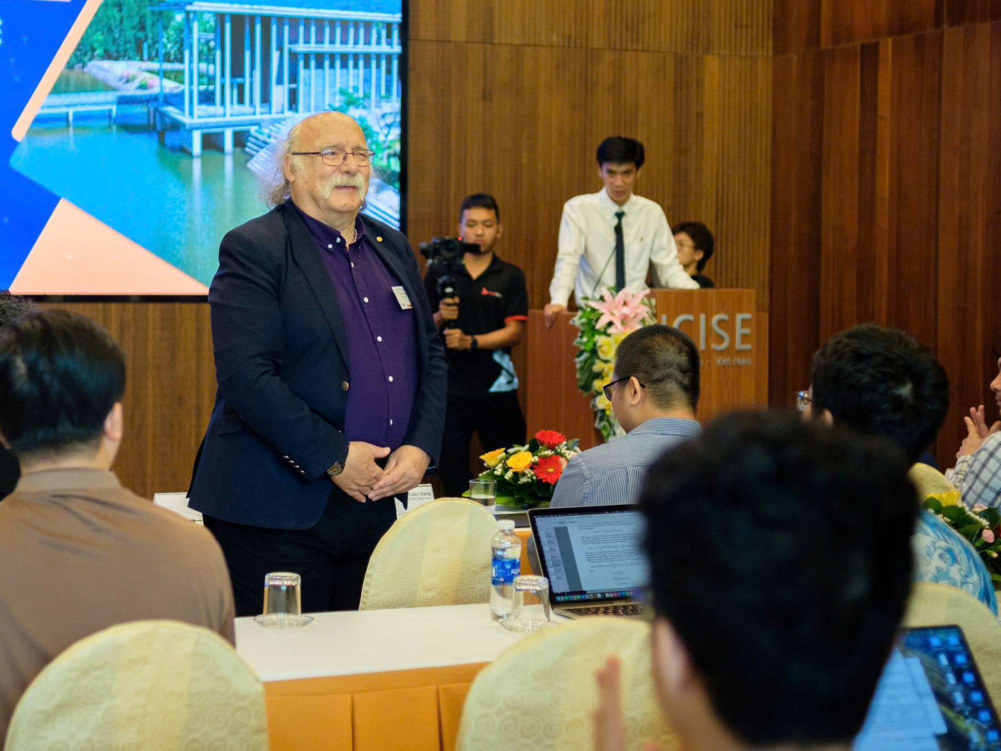 - 1. fotó.  - Ảnh 1.