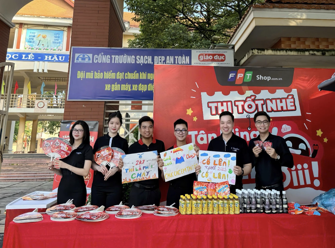 FPT Shop mùa thi 2025: Tiếp sức sĩ tử vượt vũ môn cùng những hành động ý nghĩa - Ảnh 1.