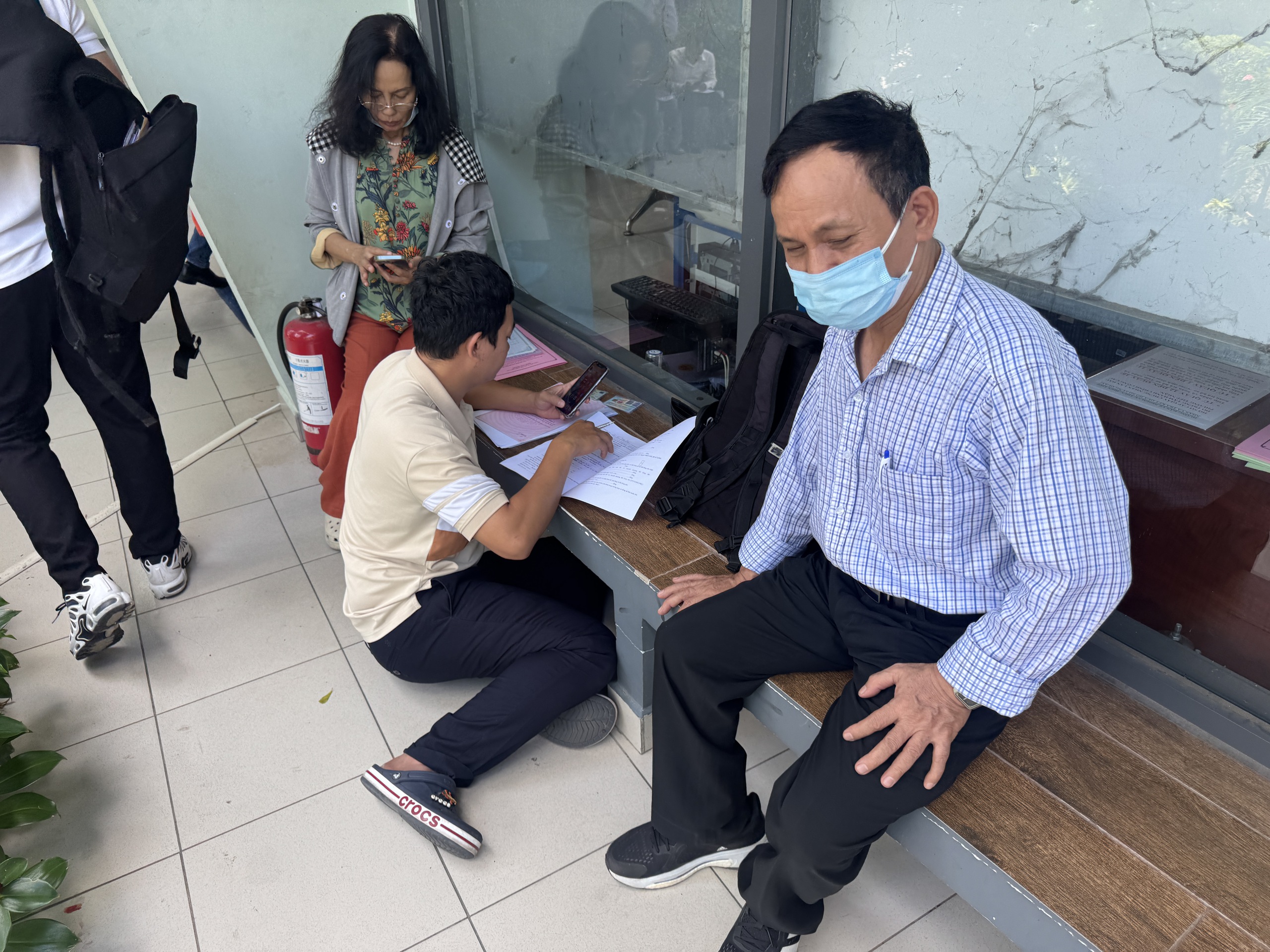 Người dân Thủ Đức đua nhau làm hồ sơ nhà đất trước ngày sáp nhập chính quyền - Ảnh 3. Người dân Thủ Đức đua nhau làm hồ sơ nhà đất trước ngày sáp nhập chính quyền - Ảnh 3.