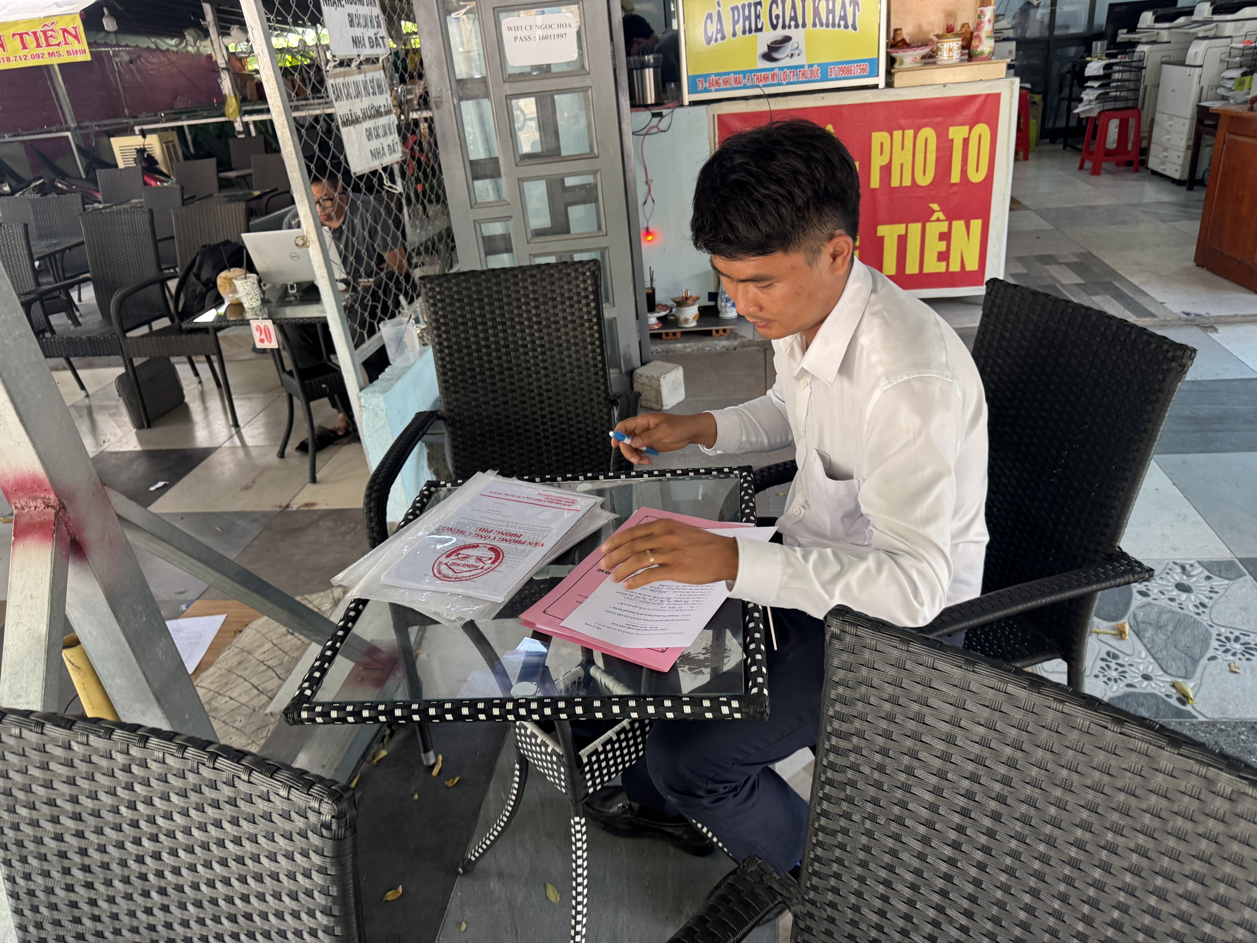 Người dân Thủ Đức đua nhau làm hồ sơ nhà đất trước ngày sáp nhập chính quyền - Ảnh 4. Người dân Thủ Đức đua nhau làm hồ sơ nhà đất trước ngày sáp nhập chính quyền - Ảnh 4.