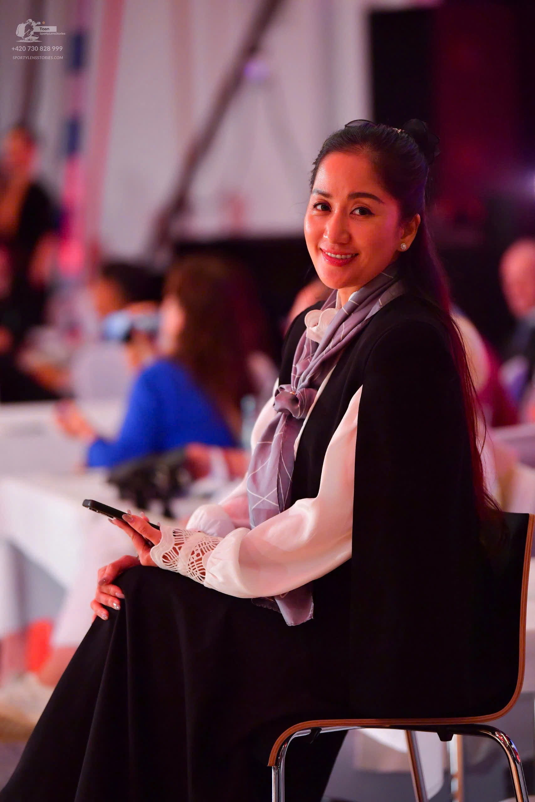 „Velký nárůst“ ve stylu Khanh Thi – Foto 6. 'Chơi lớn' kiểu Khánh Thi- Ảnh 6.