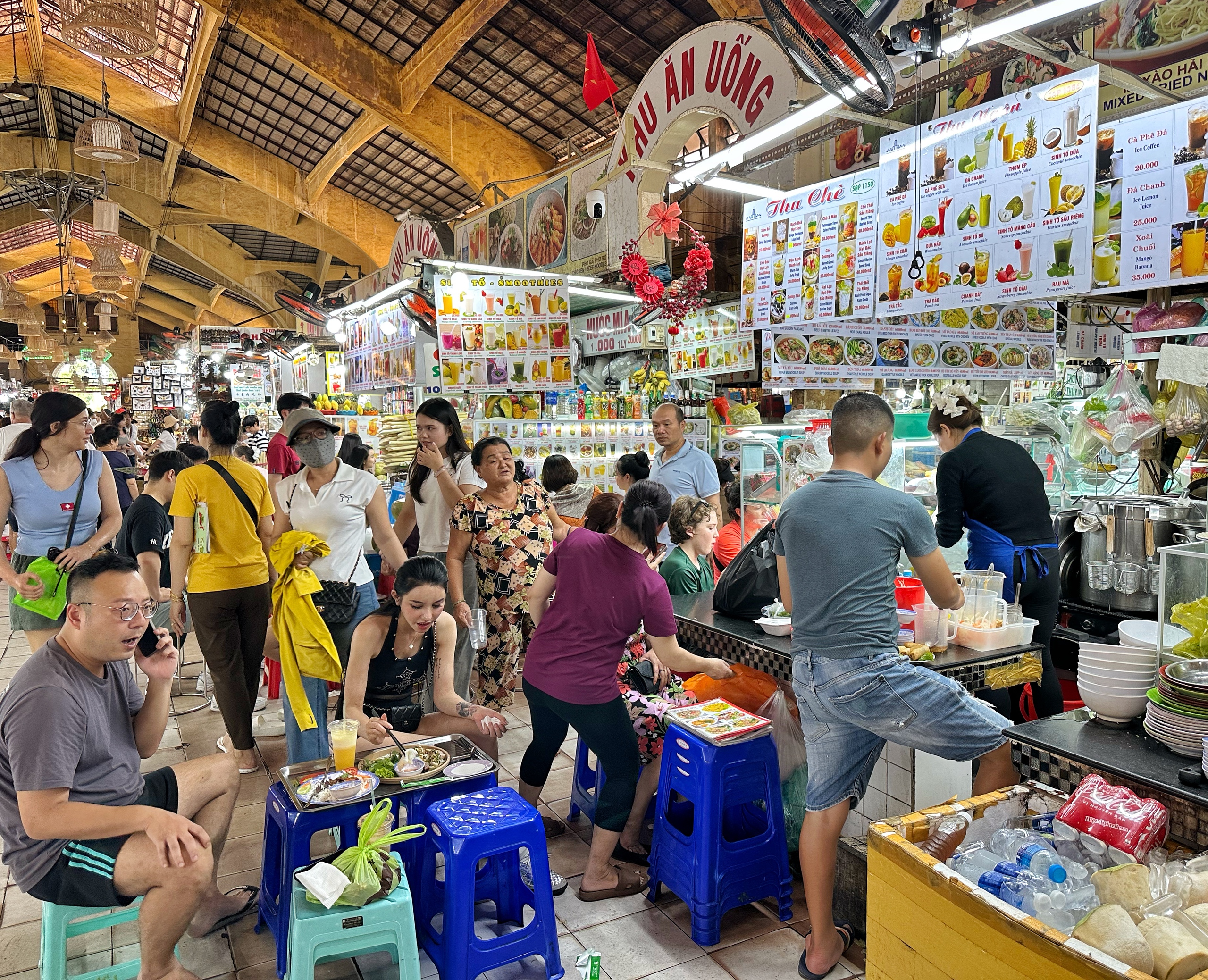 Phường Bến Thành có bún vỉa hè ‘mắc nhất TP.HCM’, Phở 2000 tổng thống Mỹ ghé thưởng thức