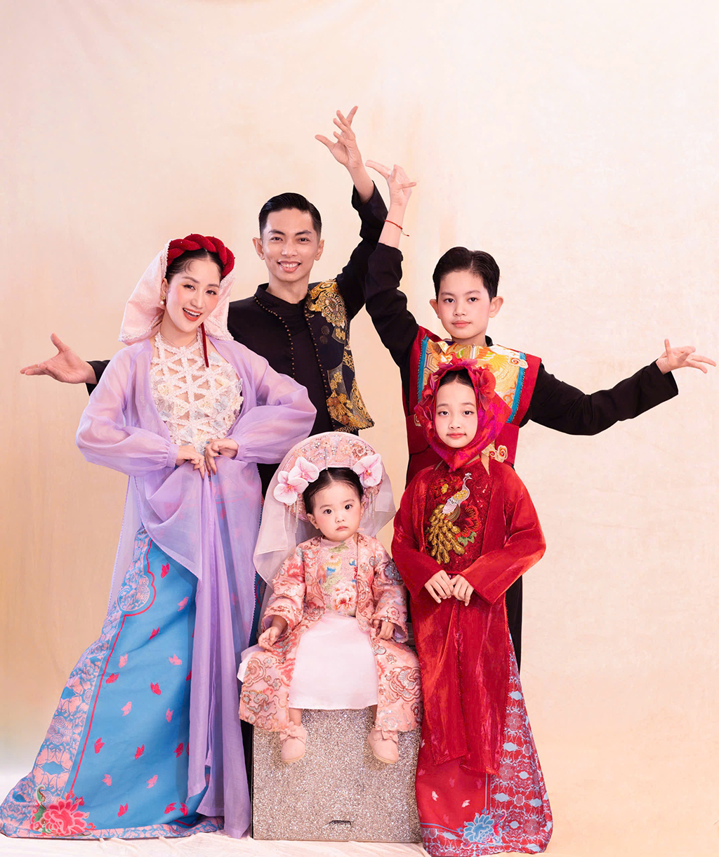 „Velký nárůst“ ve stylu Khanh Thi – Foto 2. 'Chơi lớn' kiểu Khánh Thi- Ảnh 2.