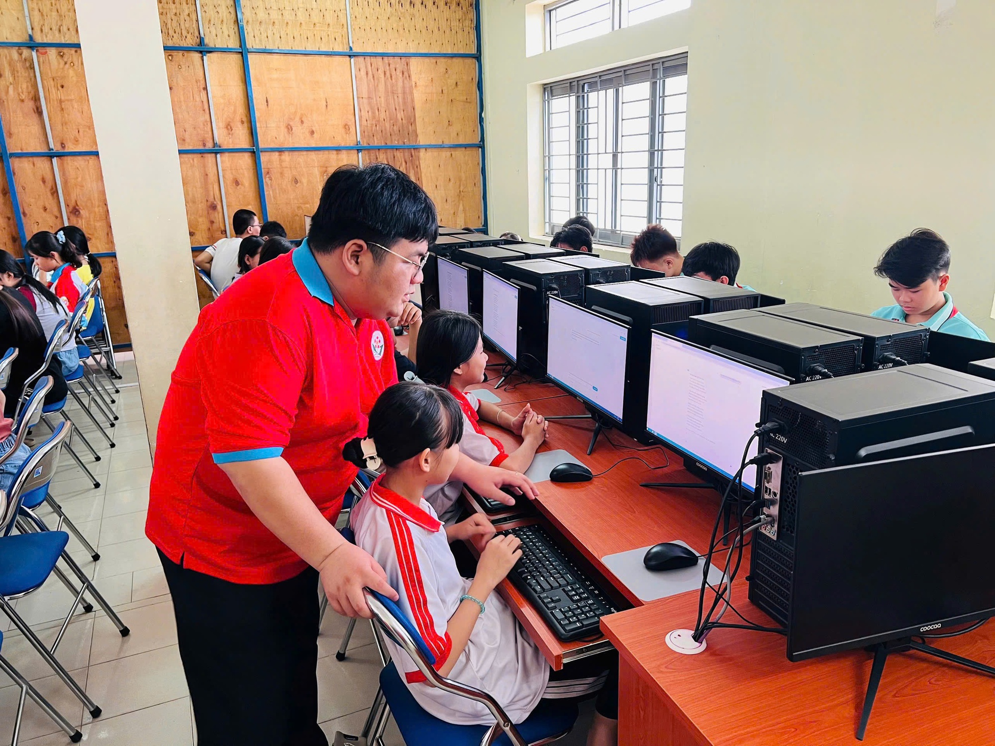 Học sinh lớp 11 mở lớp học về ứng dụng trí tuệ nhân tạo- Ảnh 2.