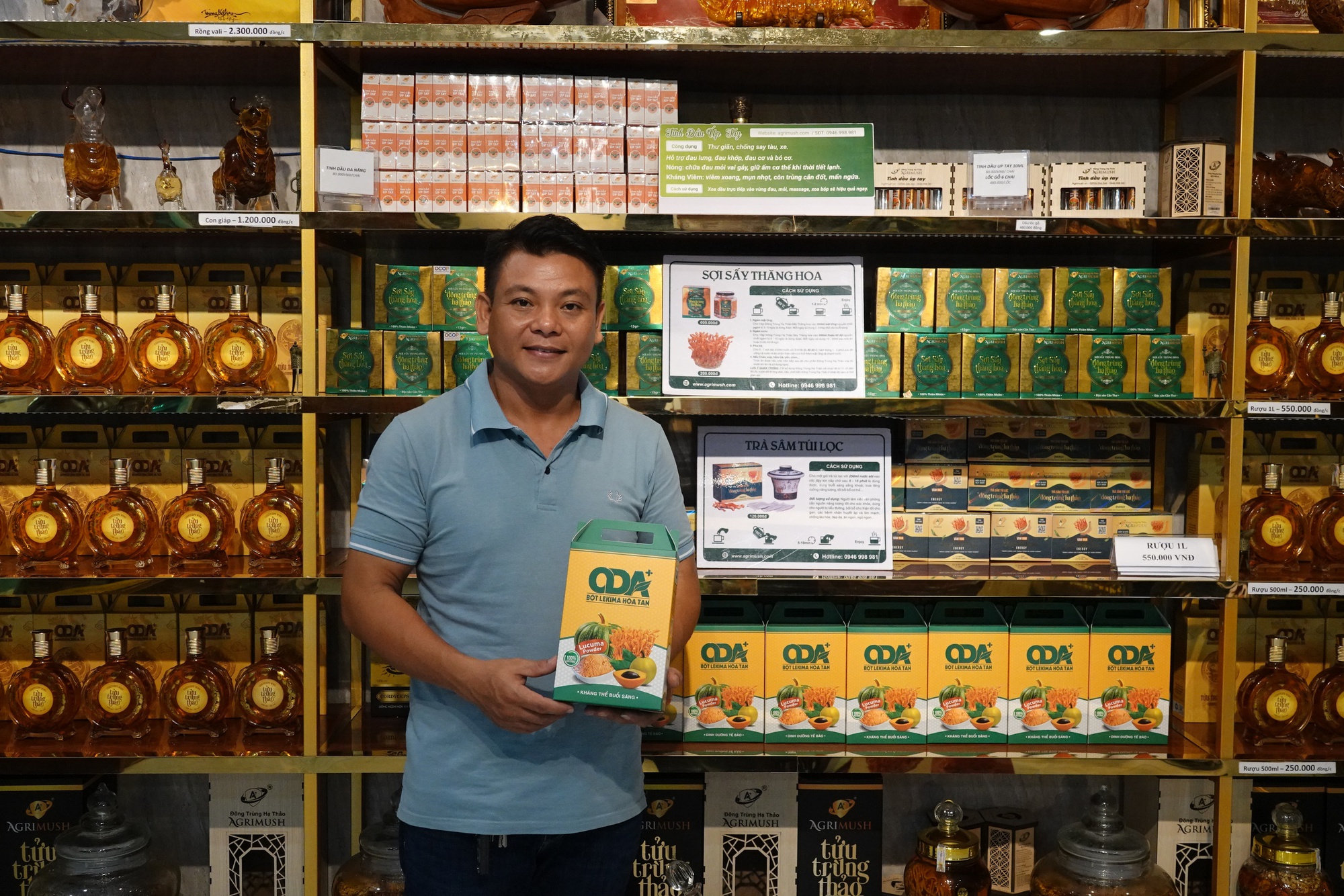Chàng trai nâng tầm lê ki ma- Ảnh 1. Chàng trai nâng tầm lê ki ma- Ảnh 1.