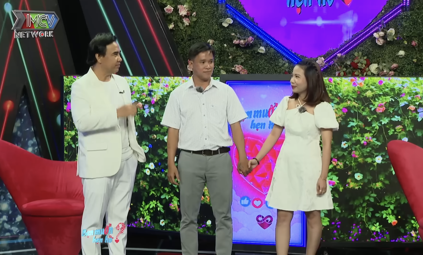 Phó giám đốc chấp nhận bán nhà, đổi việc để chinh phục cô gái kém 8 tuổi