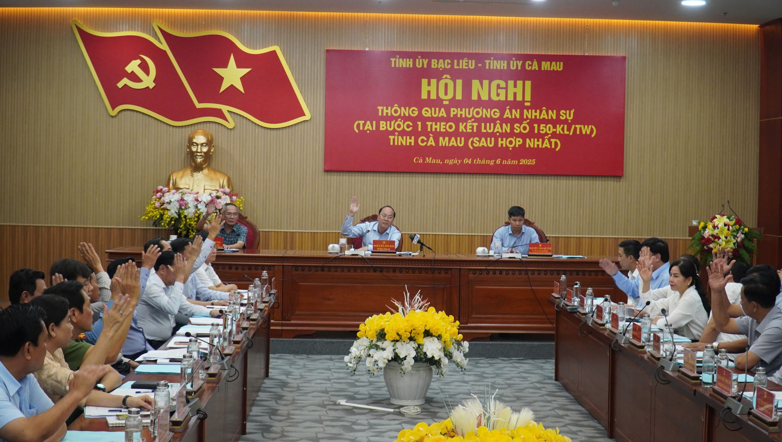 79 người vào Ban Chấp hành Đảng bộ Cà Mau sau hợp nhất - Ảnh 1.