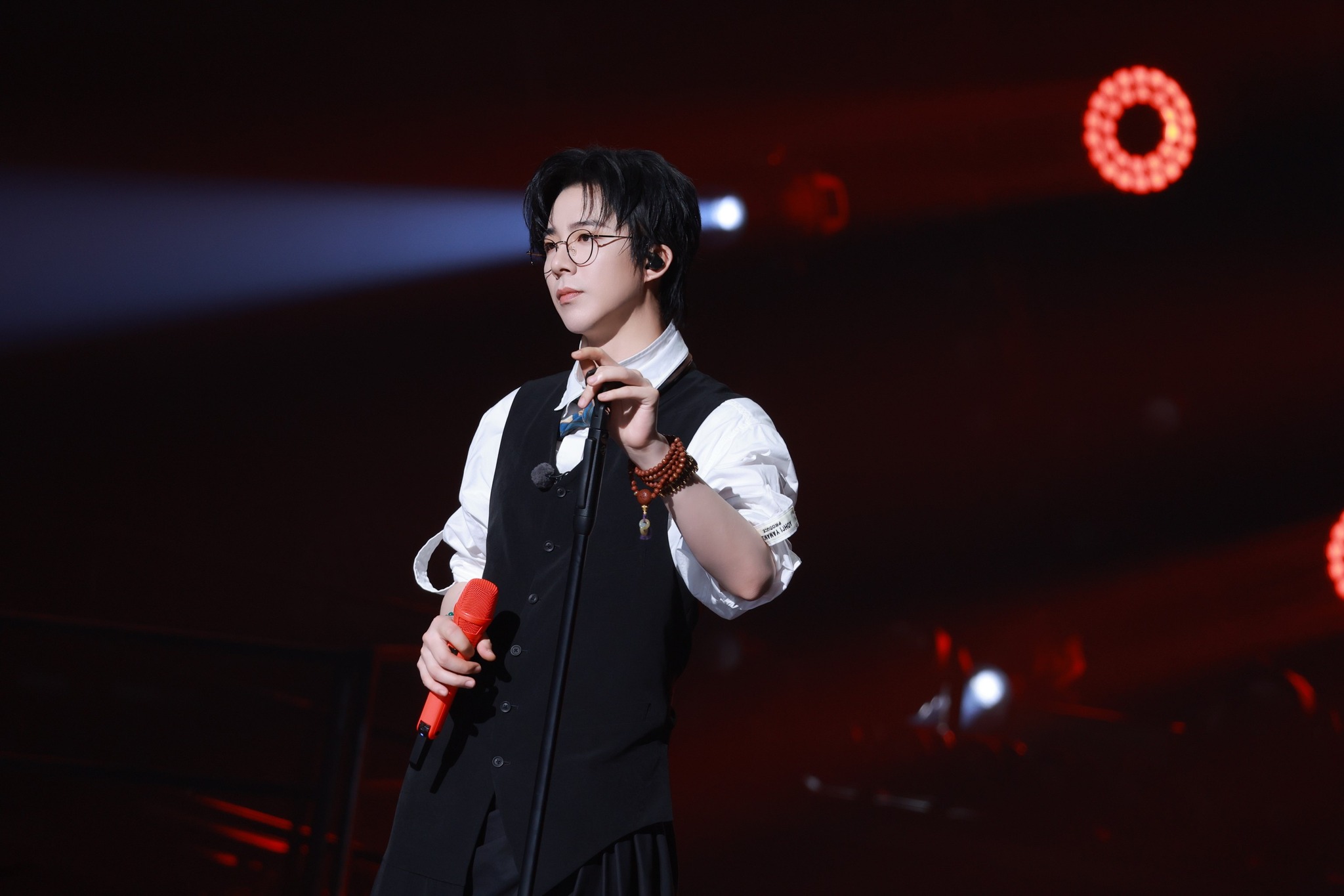 Lưu Vũ Ninh 'lên hương' sau thành công của 'Khom lưng' - Ảnh 7.