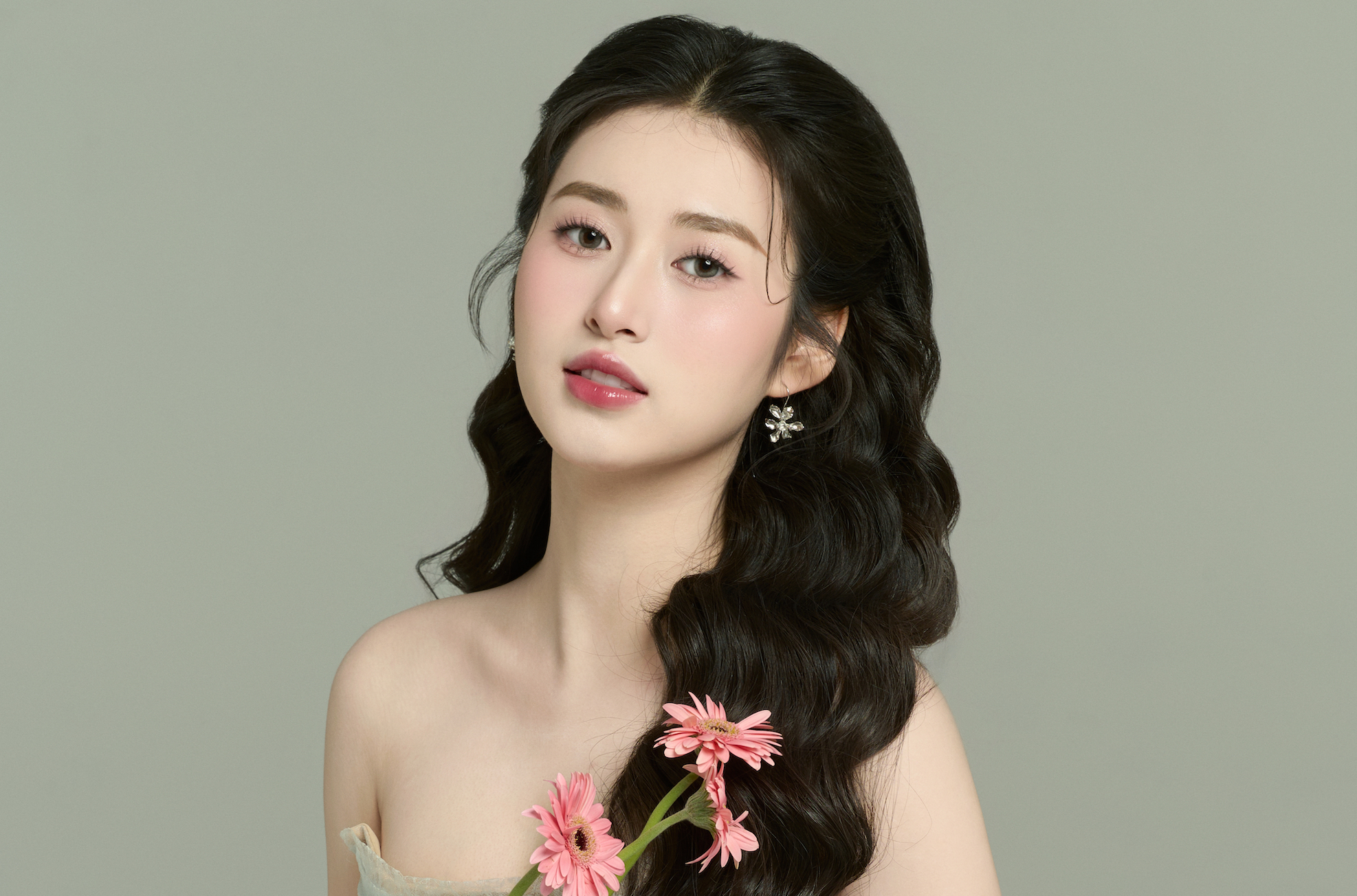Nữ sinh 19 tuổi được bố là Thượng tá quân đội ủng hộ thi hoa hậu - Ảnh 1.