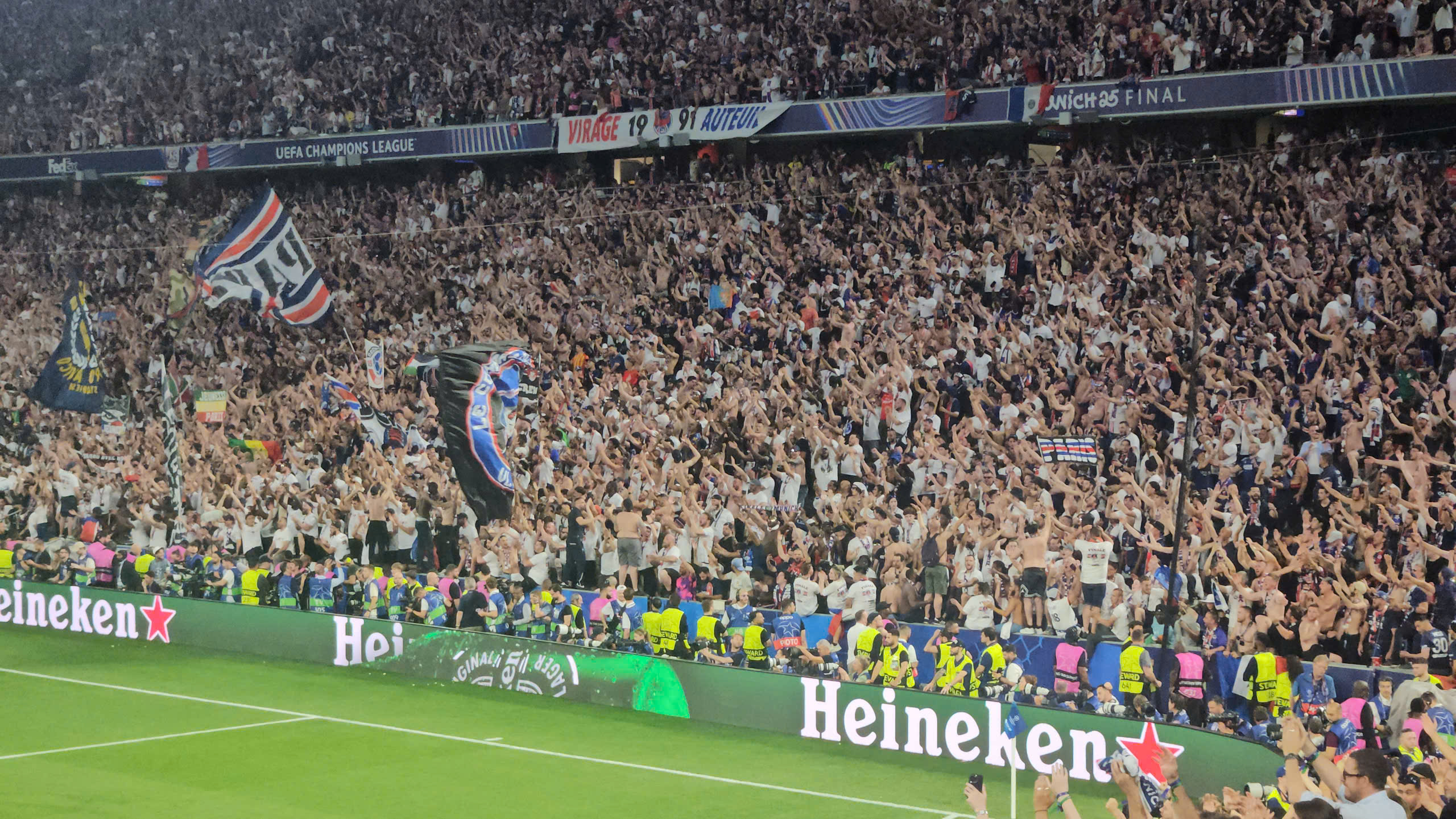 Thưởng thức bóng đá theo tiêu chuẩn thượng hạng cùng UEFA Champions League - Ảnh 3.