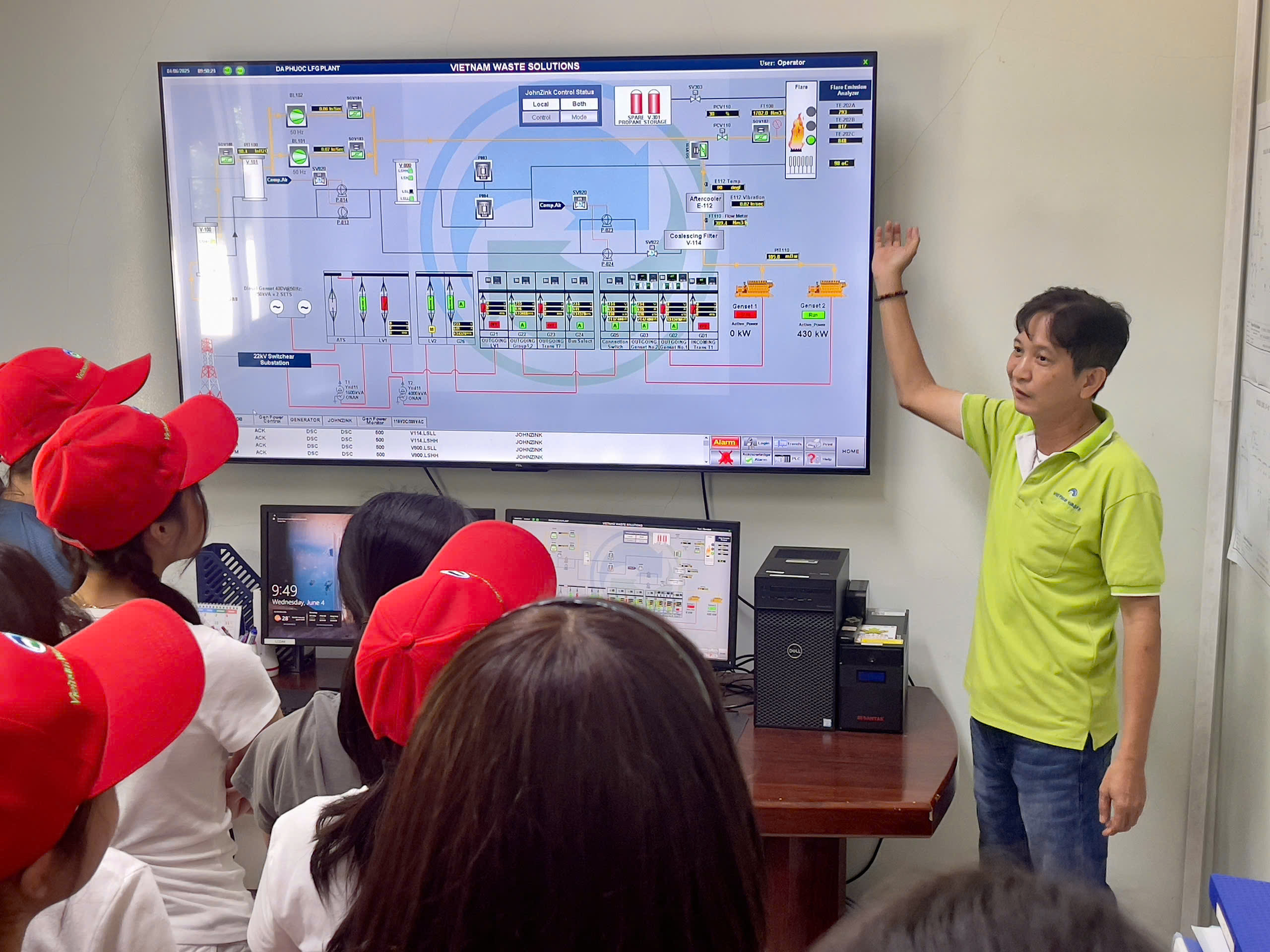 Học sinh trường quốc tế khám phá quy trình xử lý rác tại VWS- Ảnh 2. Học sinh trường quốc tế khám phá quy trình xử lý rác tại VWS- Ảnh 2.