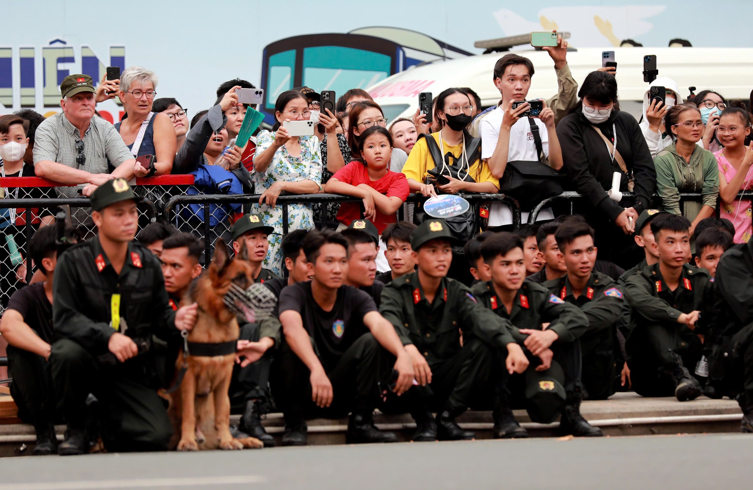 Bộ Công an tổng duyệt 'Vinh quang Công an nhân dân Việt Nam'- Ảnh 13. Bộ Công an tổng duyệt 'Vinh quang Công an nhân dân Việt Nam'- Ảnh 13.