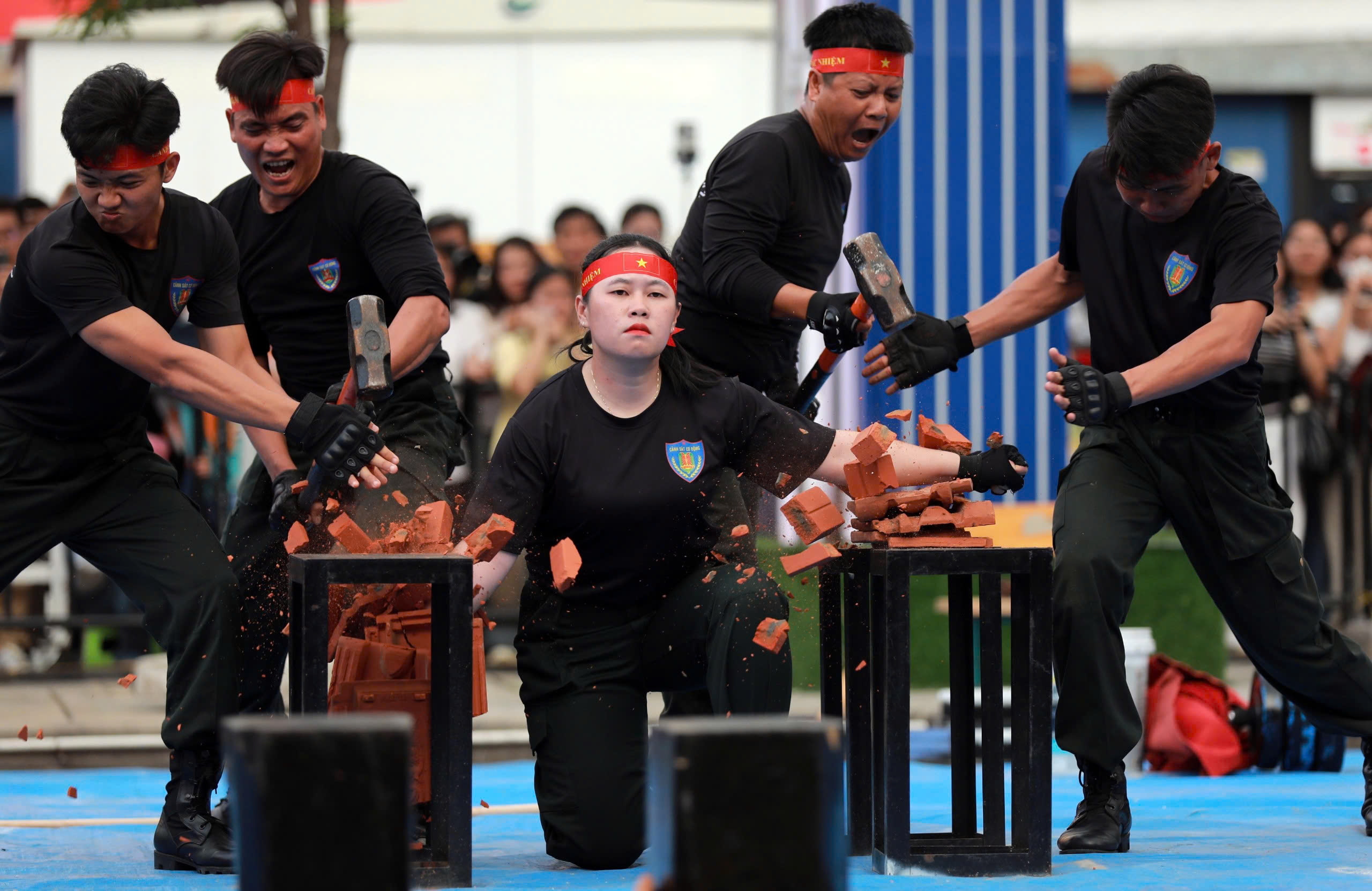 Bộ Công an tổng duyệt 'Vinh quang Công an nhân dân Việt Nam'- Ảnh 10. Bộ Công an tổng duyệt 'Vinh quang Công an nhân dân Việt Nam'- Ảnh 10.