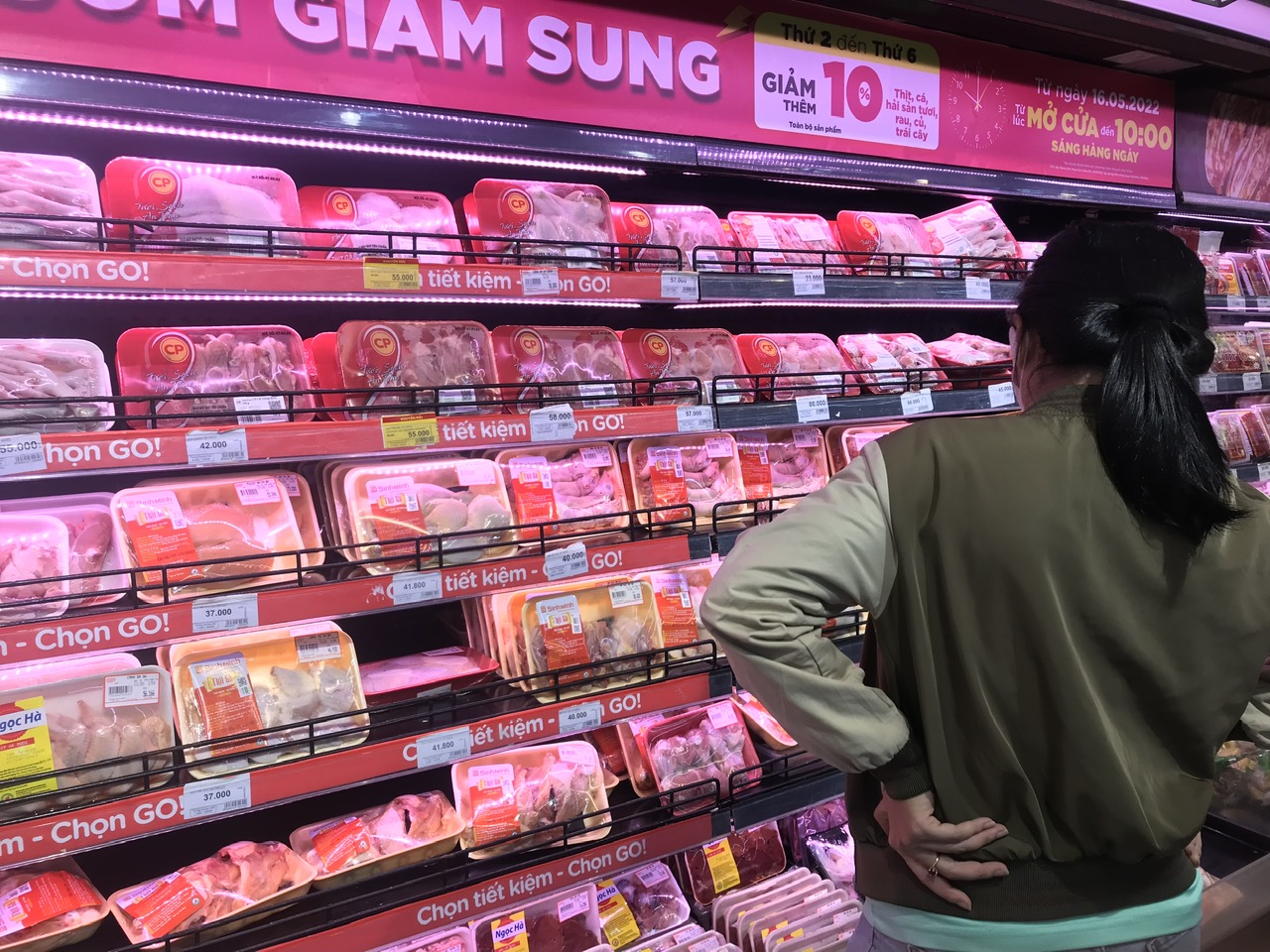 Vụ Công ty C.P bị tố ‘bán thịt bẩn’: Một cửa hàng đóng cửa sau kiểm tra - Ảnh 5.