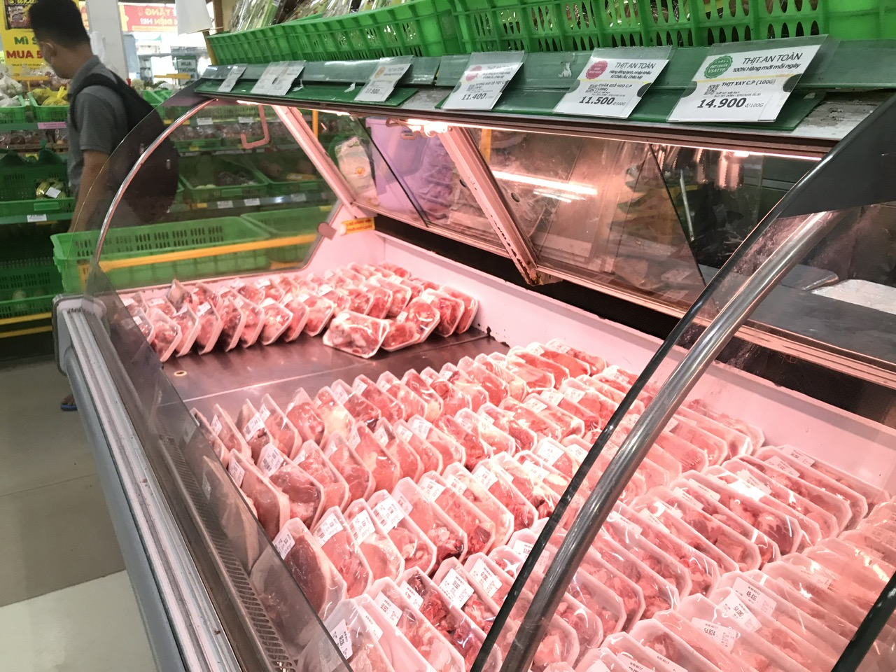 Vụ Công ty C.P bị tố ‘bán thịt bẩn’: Một cửa hàng đóng cửa sau kiểm tra - Ảnh 3.