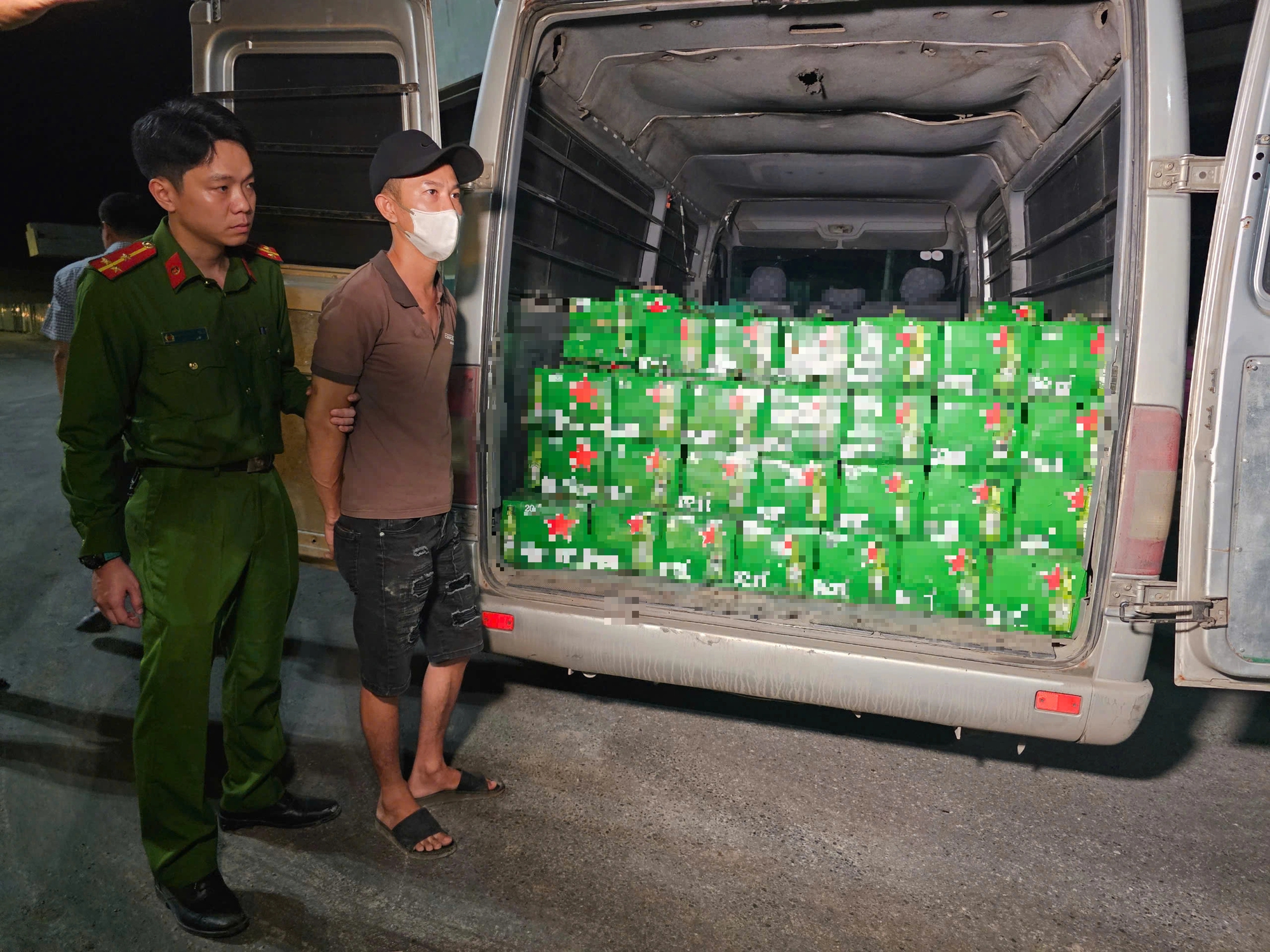 Ba vụ chở hàng nhập lậu gần 1 tỉ đồng bị bắt giữ tại Quảng Trị - Ảnh 1.