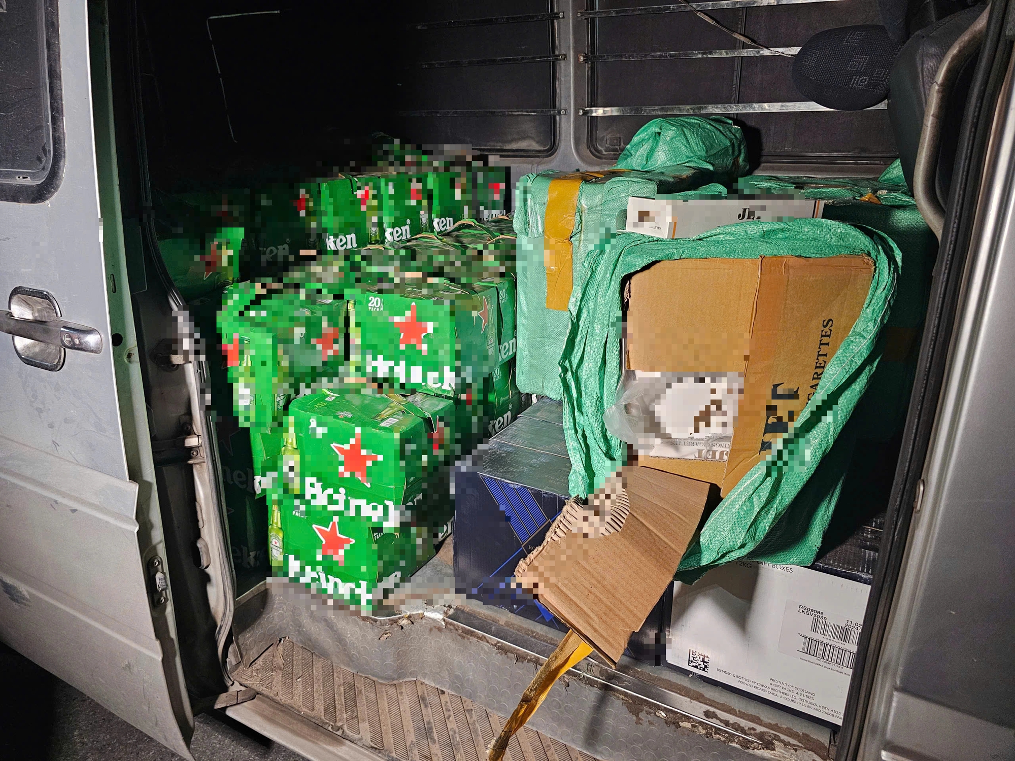 Ba vụ chở hàng nhập lậu gần 1 tỉ đồng bị bắt giữ tại Quảng Trị - Ảnh 3.