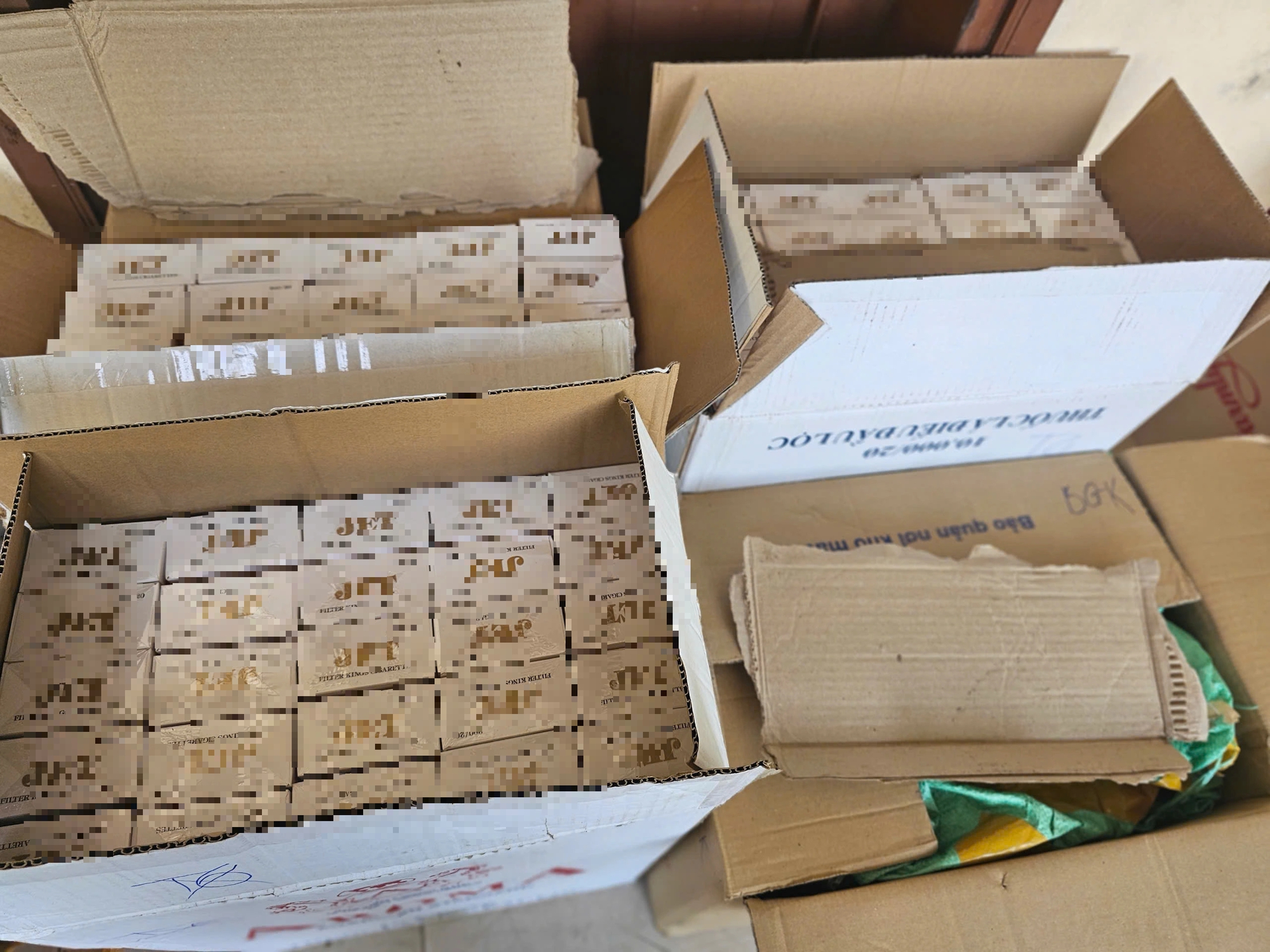 Ba vụ chở hàng nhập lậu gần 1 tỉ đồng bị bắt giữ tại Quảng Trị - Ảnh 2.