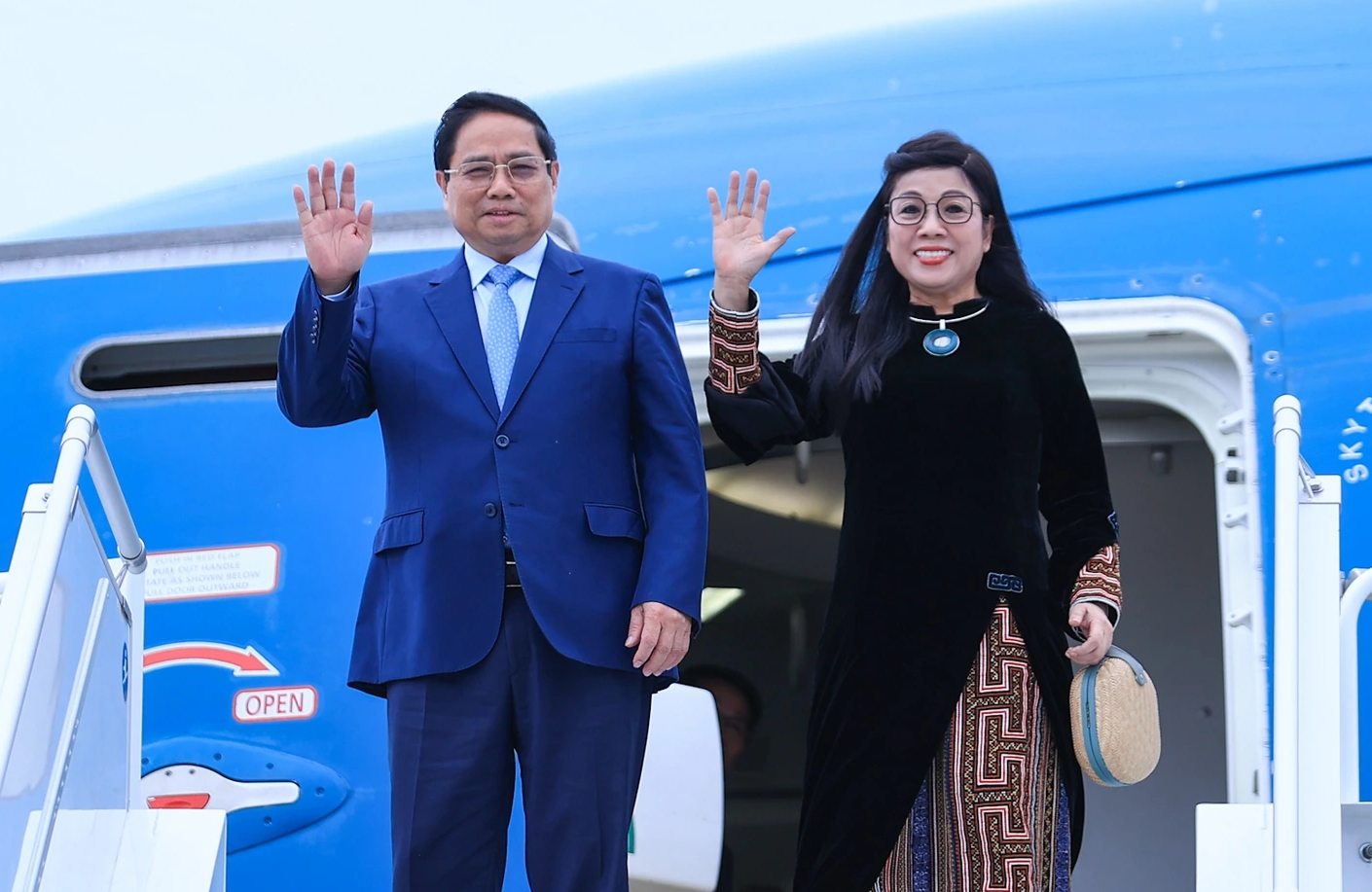 Thủ tướng Phạm Minh Ch&iacute;nh bắt đầu thăm ch&iacute;nh thức Estonia- Ảnh 1.